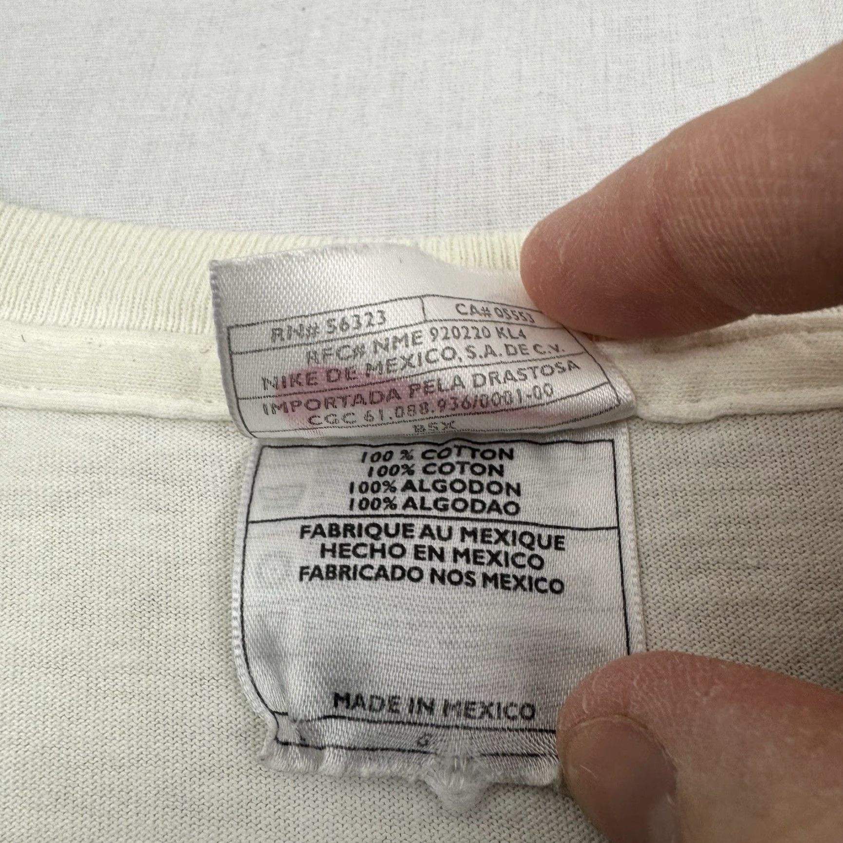Nike Vintage Nike T Shirt Adult Large White Small Patch Center Script 90s White Tag Size US L / EU 52-54 / 3 - 6 Thumbnail