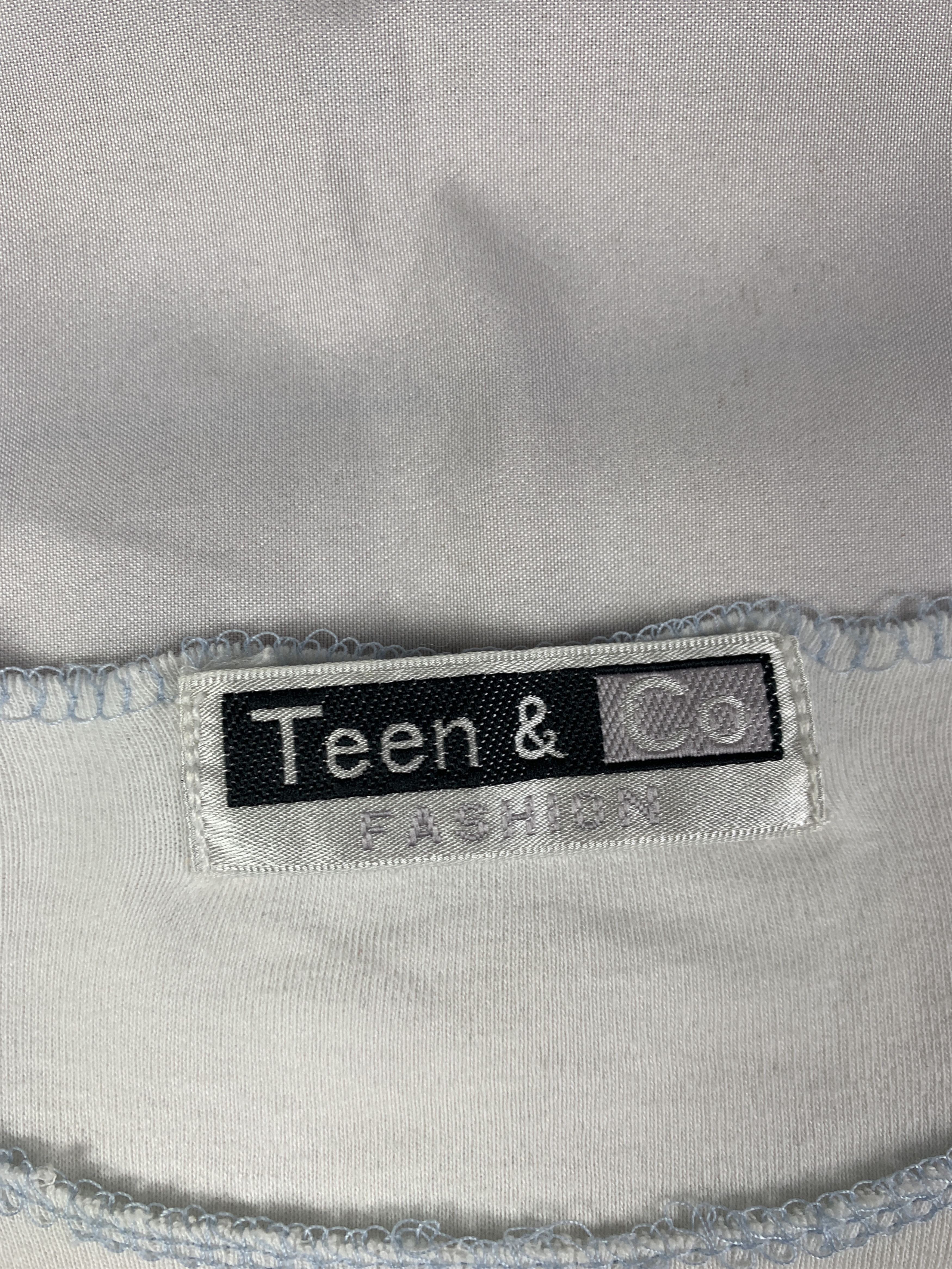 Japanese Brand No Jeans White Flower Spell Out Tee (S) Size S / US 4 / IT 40 - 6 Thumbnail