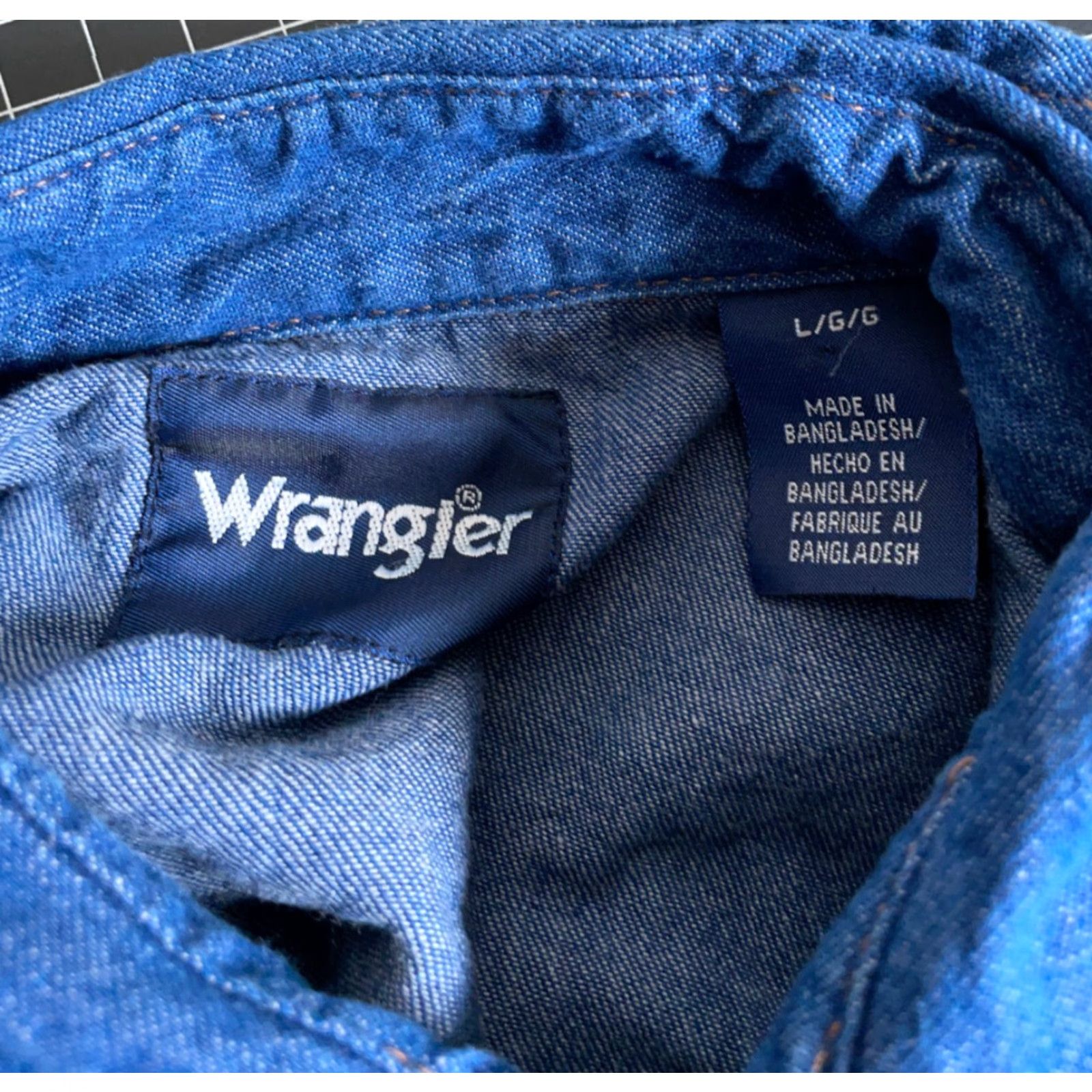 Wrangler Vintage Wrangler denim shirt men Large blue western pearl snap casual workwear Size US L / EU 52-54 / 3 - 3 Thumbnail