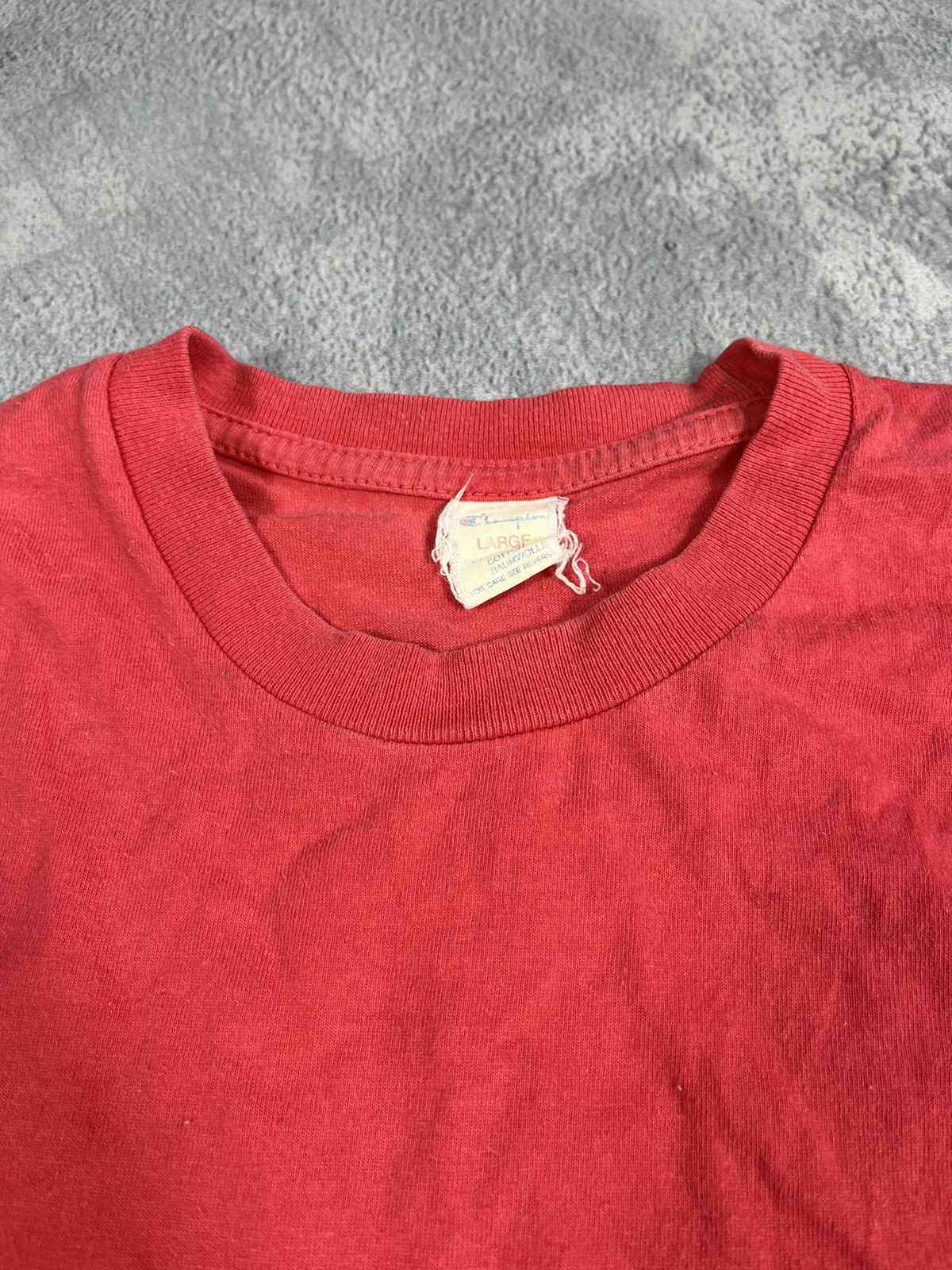 Champion × Vintage Vintage Y2K Champion faded tee big logo streetwear size L Size US L / EU 52-54 / 3 - 4 Thumbnail