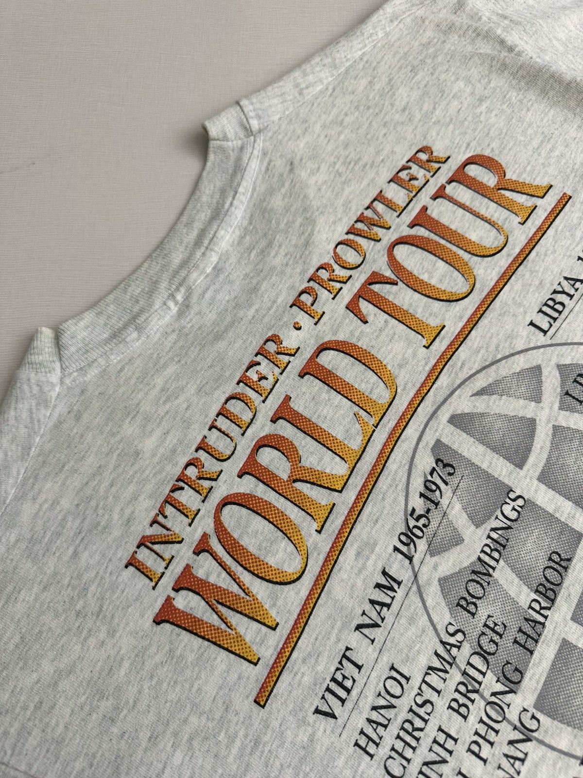 Band Tees × Vintage Vintage 90s Intruder Prowler World Tour Grumman Aerospace Size US L / EU 52-54 / 3 - 11 Thumbnail
