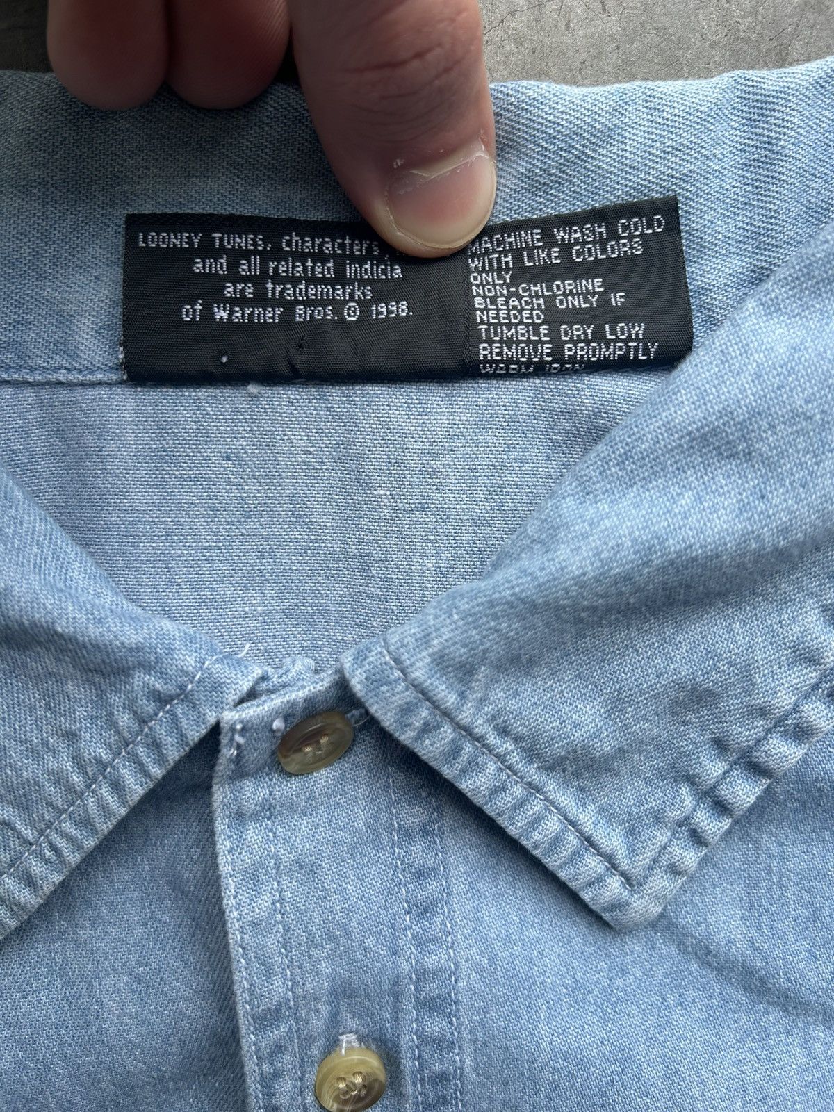 Fruit Of The Loom × Vintage Vintage 90s Loony Toons Denim Button Up Size US XL / EU 56 / 4 - 4 Thumbnail