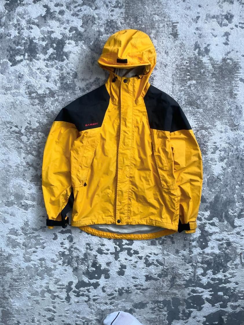 image of Mammut Vintage Jacket in Black Yellow, Men's (Size Small)