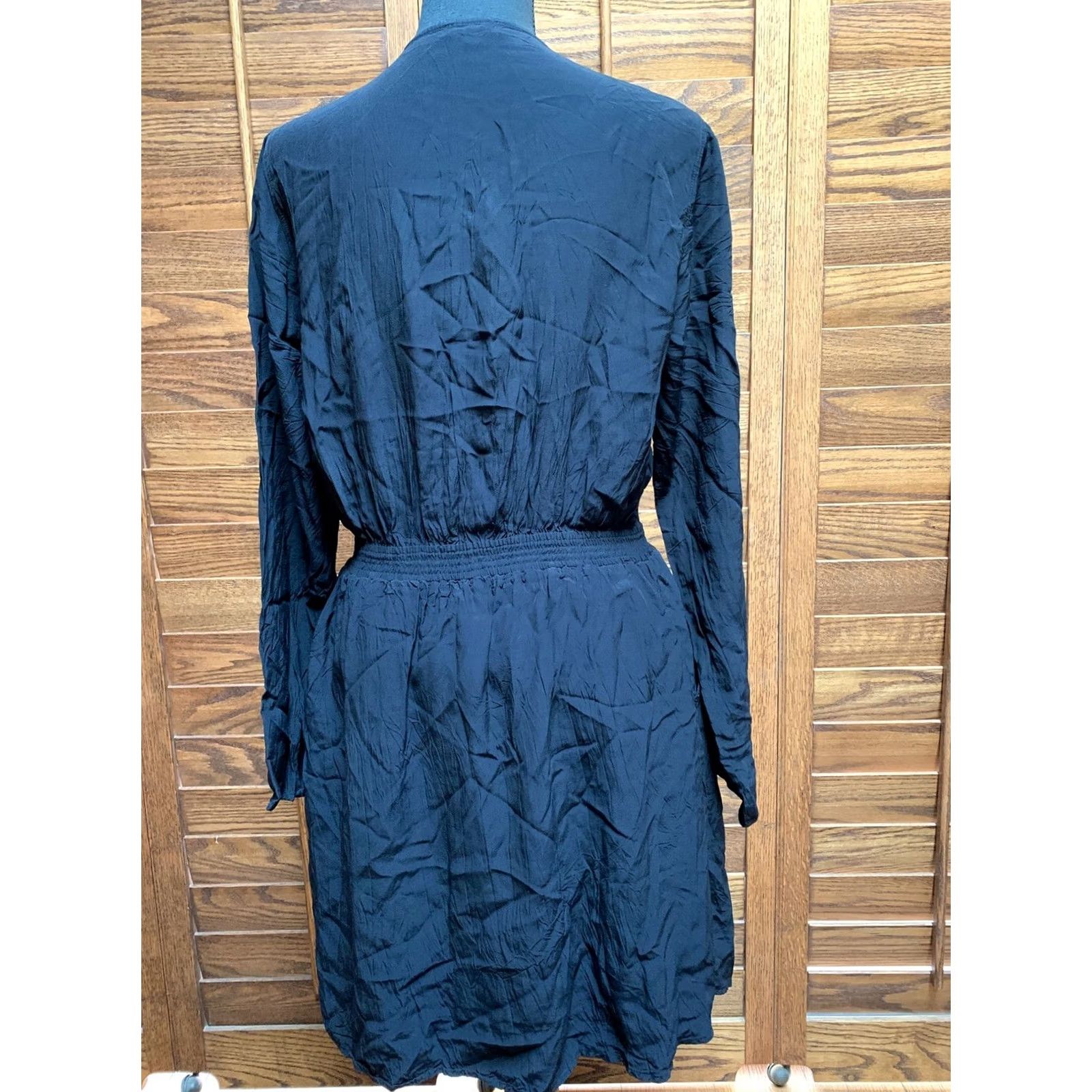 Vintage VINTAGE Wilfred Aritzia Womens Long Sleeve Surplice Neck Black Dress M Medium Casual New Size M / US 6-8 / IT 42-44 - 5 Thumbnail