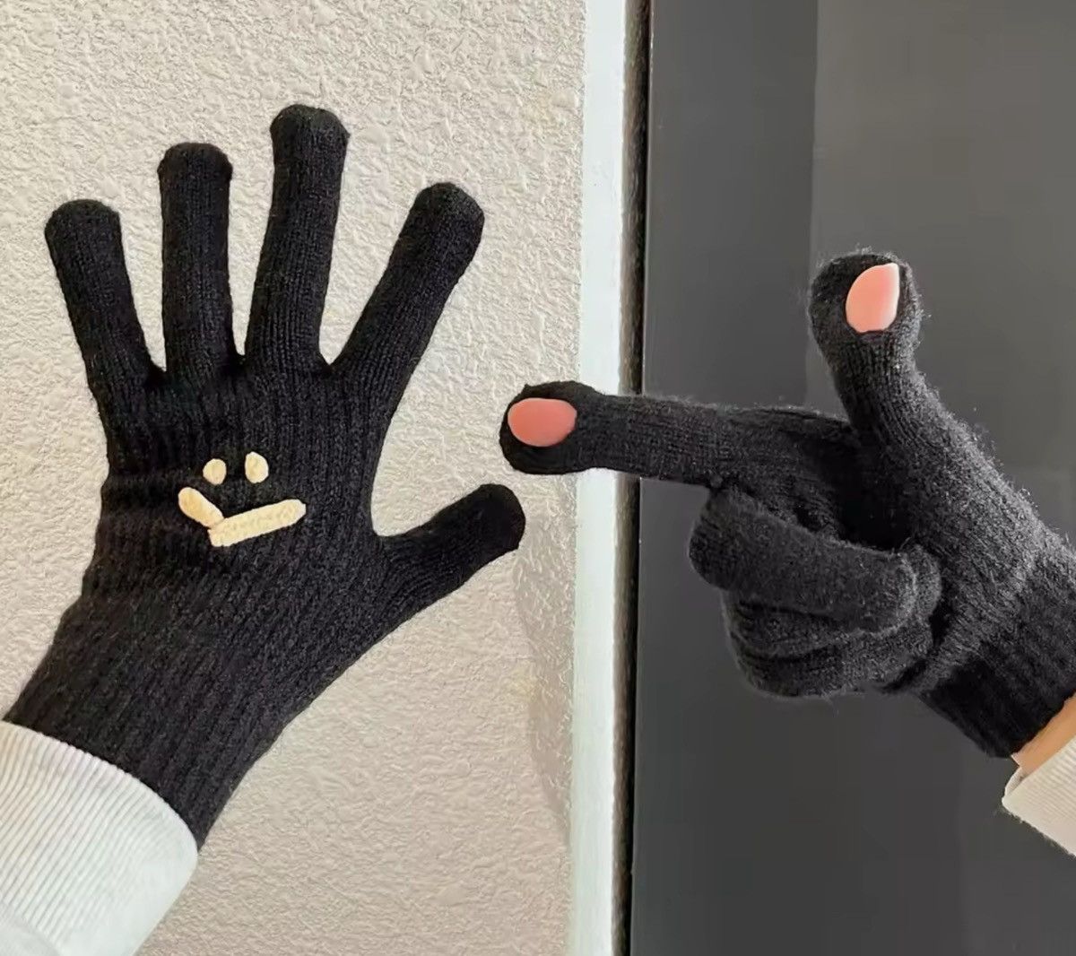 Other Outdoor Sports Cycling Smiley Face Winterknit Gloves Size ONE SIZE - 2 Thumbnail