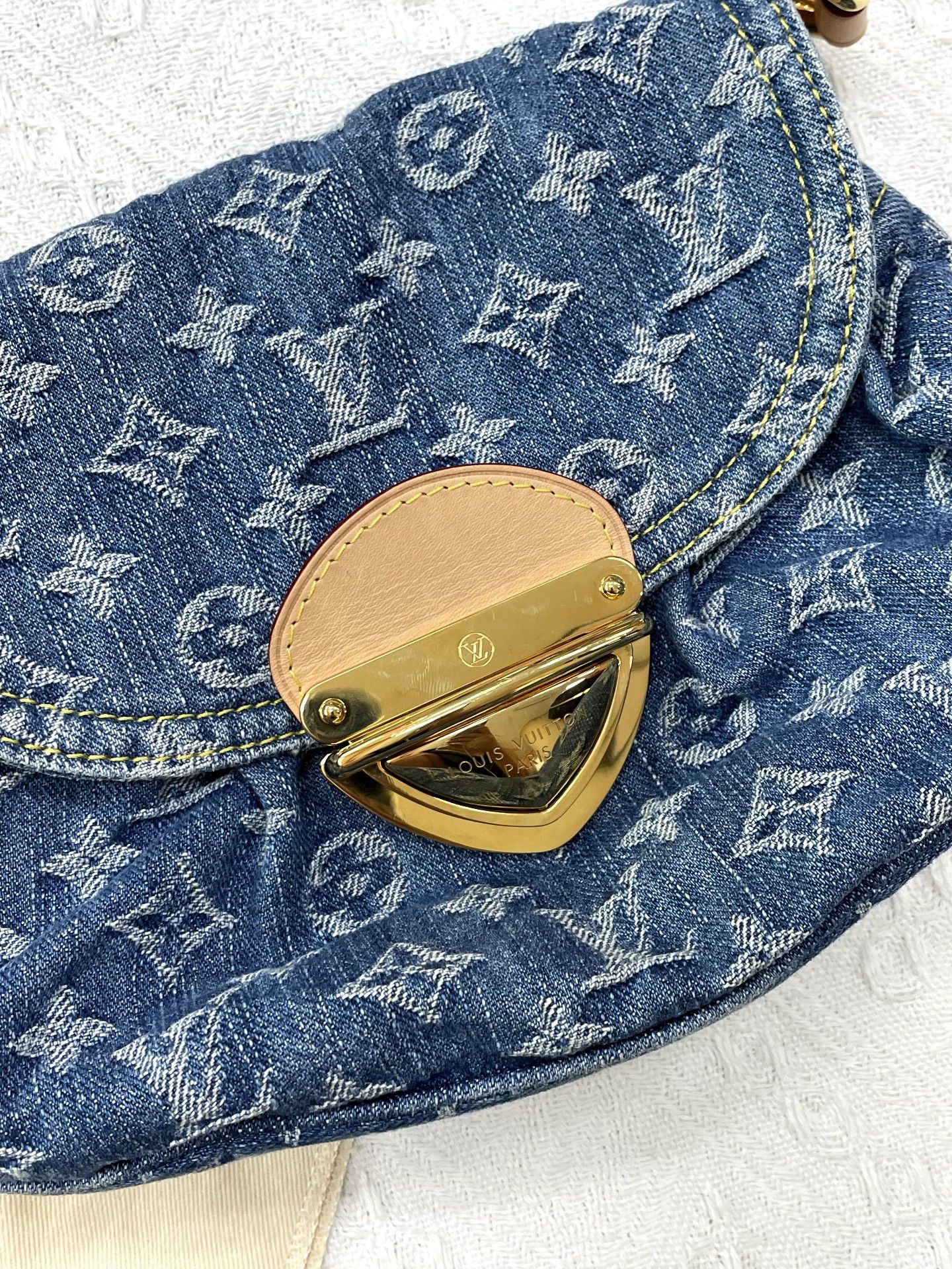 Louis Vuitton Louis Vuitton Denim Ingot Bag Sunset with dust bag Size ONE SIZE - 3 Thumbnail