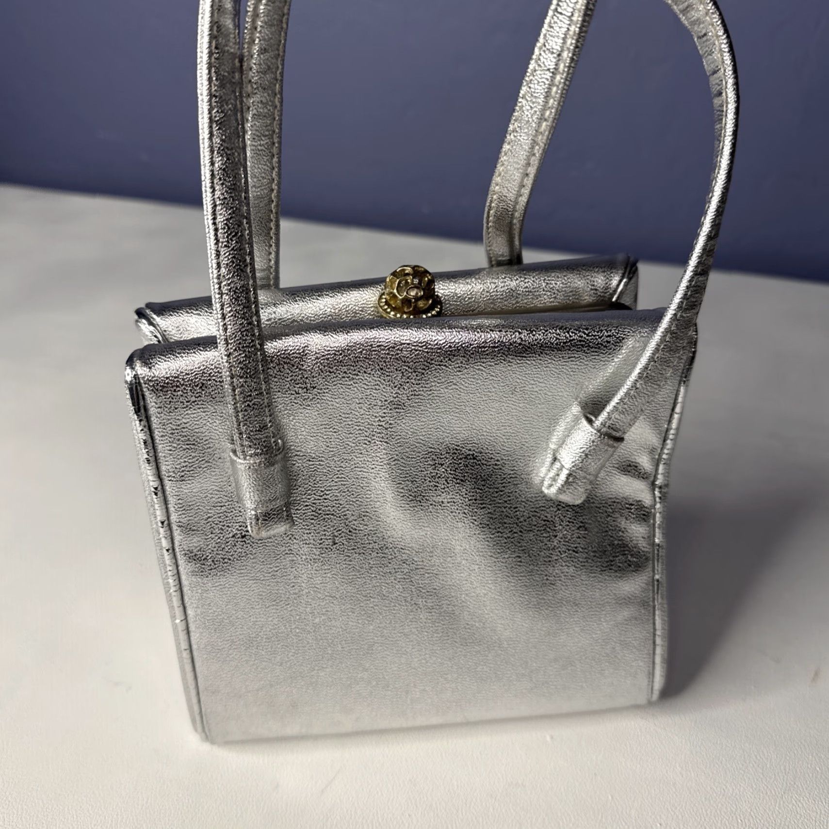 Vintage VINTAGE 50's After Five Gold Clutch Handbag Bag Silver Bag W Coin Purse Atler Five Gold Clutch Handbag Silver Bag Coin Purse Size ONE SIZE - 5 Thumbnail