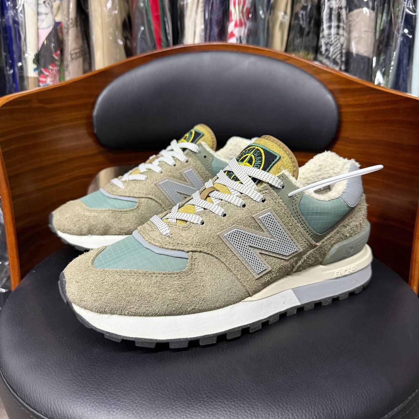 New Balance New Balance Collab Green Lowtop Sneakers 8 Men Size US 8 / EU 41 - 1 Thumbnail