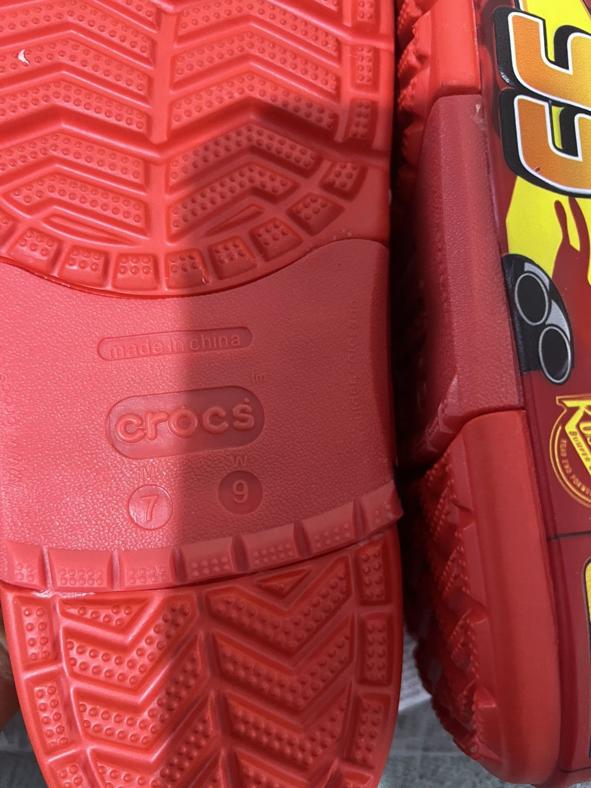 Crocs × Disney Lightening Mcqueen Crocs Size US 7 / EU 40 - 2 Thumbnail