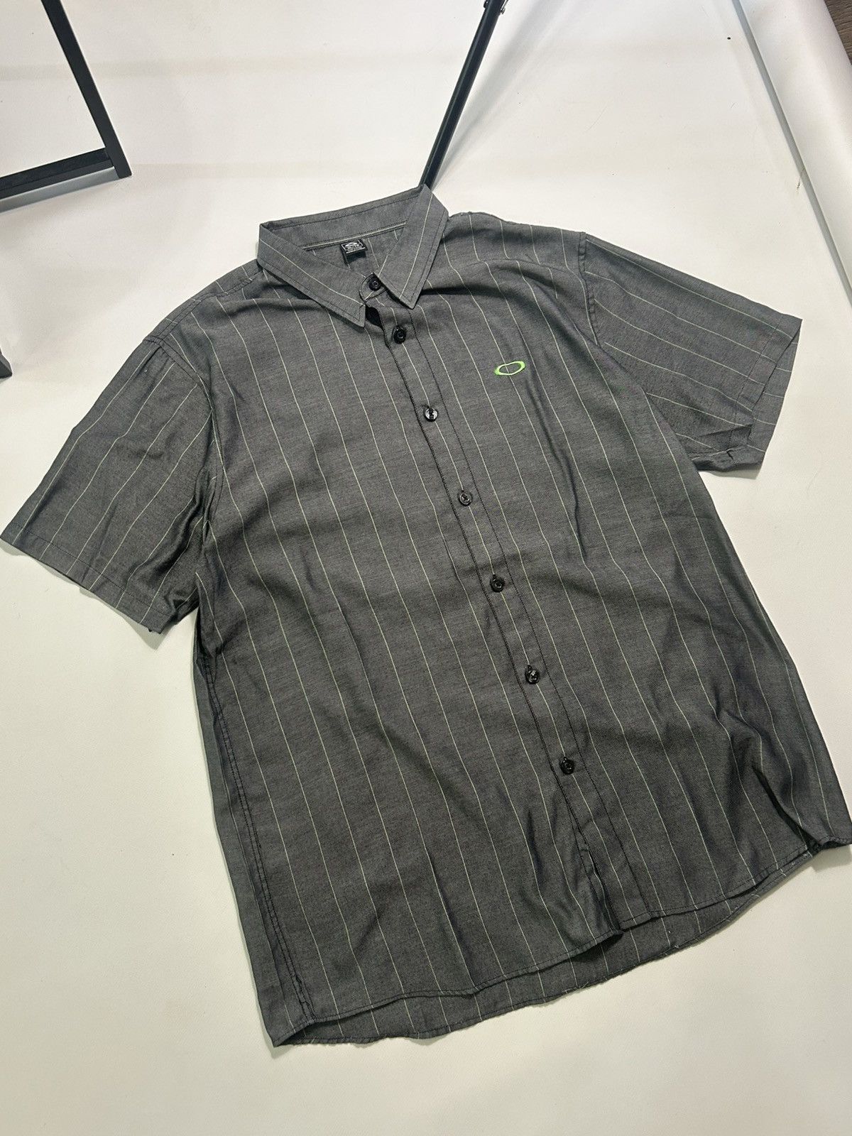 Oakley × Vintage Oakley Outdoor Streetwear Hawaiian Button Shirt Mens XL Size US XL / EU 56 / 4 - 2 Thumbnail