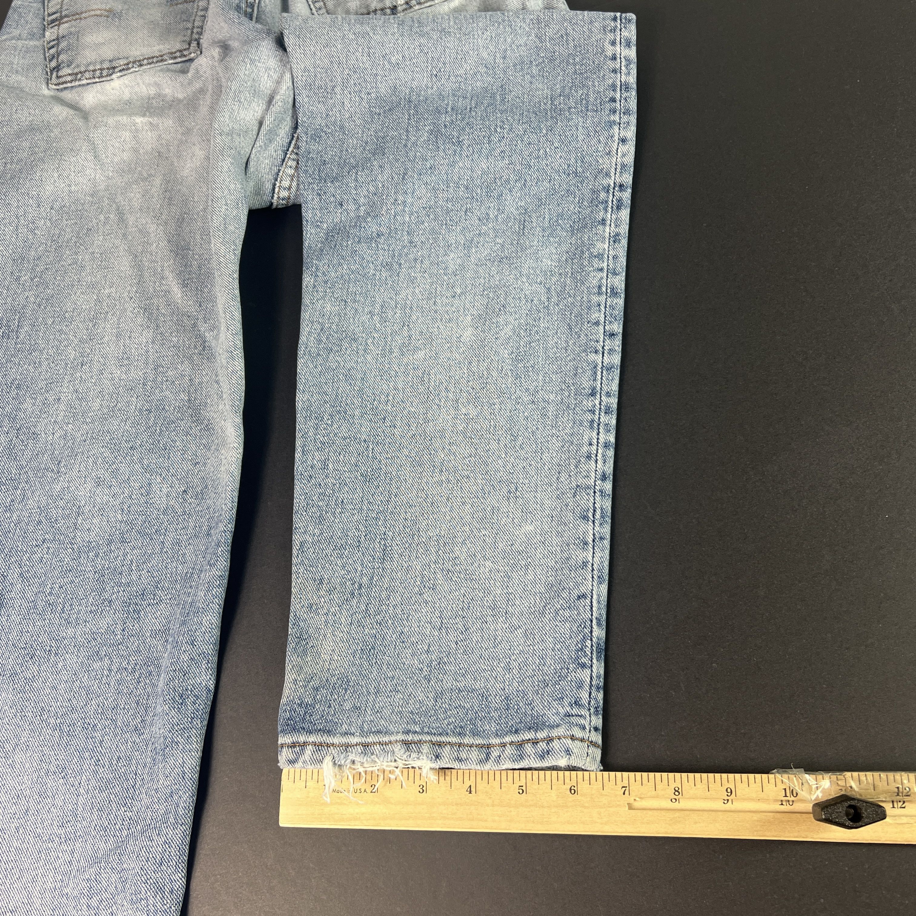 Levi's VTG 90s Levi's Jean 550 Relaxed Tapered Blue Thrashed Denim Size US 31 - 16 Thumbnail
