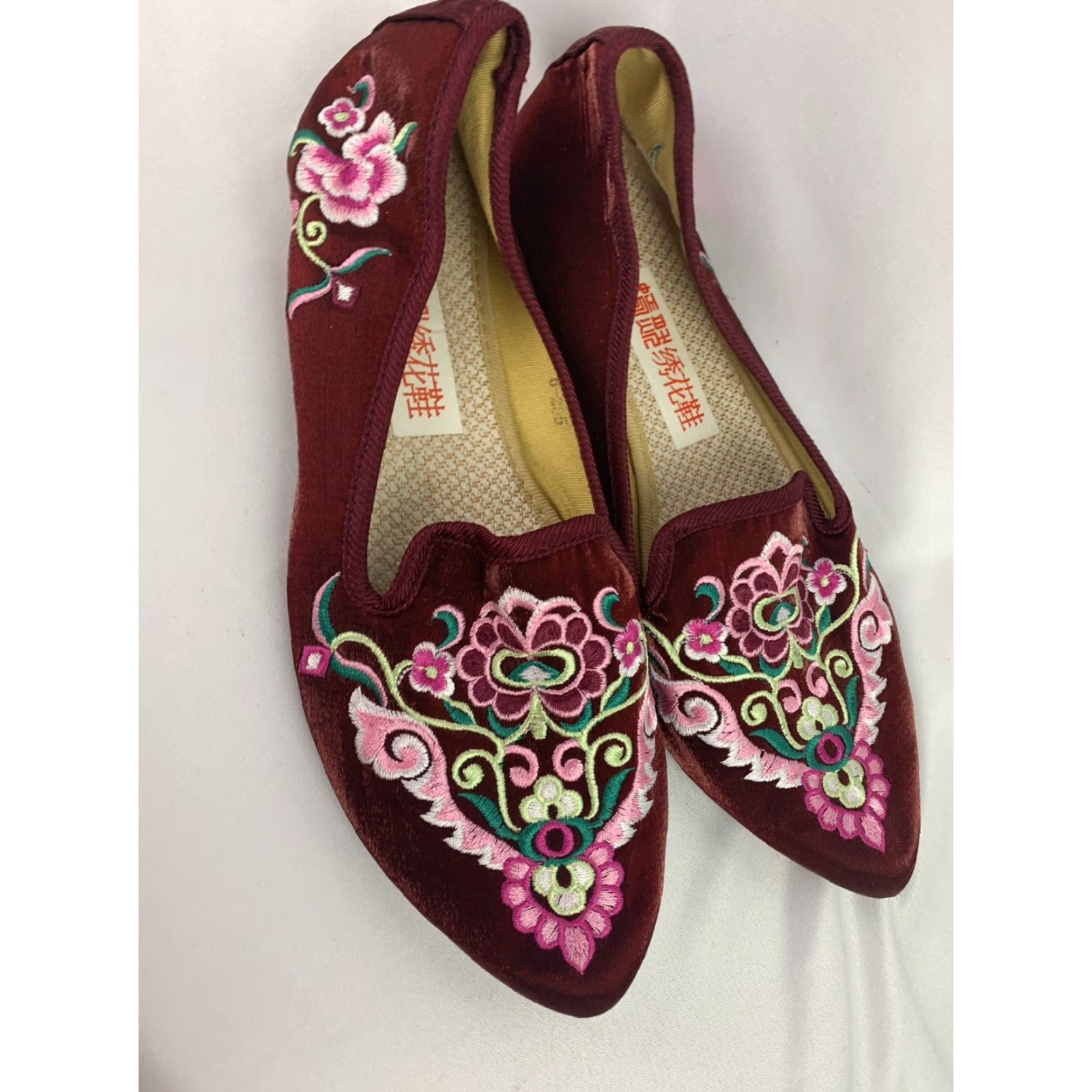 Vintage VINTAGE 8 Women's Silky Burgundy Pink Embroidered Slip on Loafers Flats Pointed Toe Size US 8 / IT 38 - 3 Thumbnail
