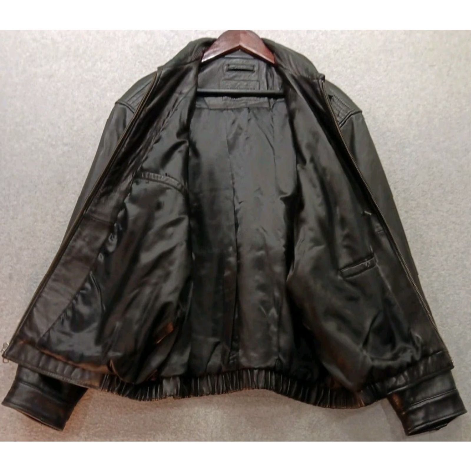 Roundtree & Yorke Roundtree & Yorke Bomber Jacket Men's XL Black 100% Lambskin Leather Zip Spread GUC Classic Style Size US XL / EU 56 / 4 - 7 Thumbnail