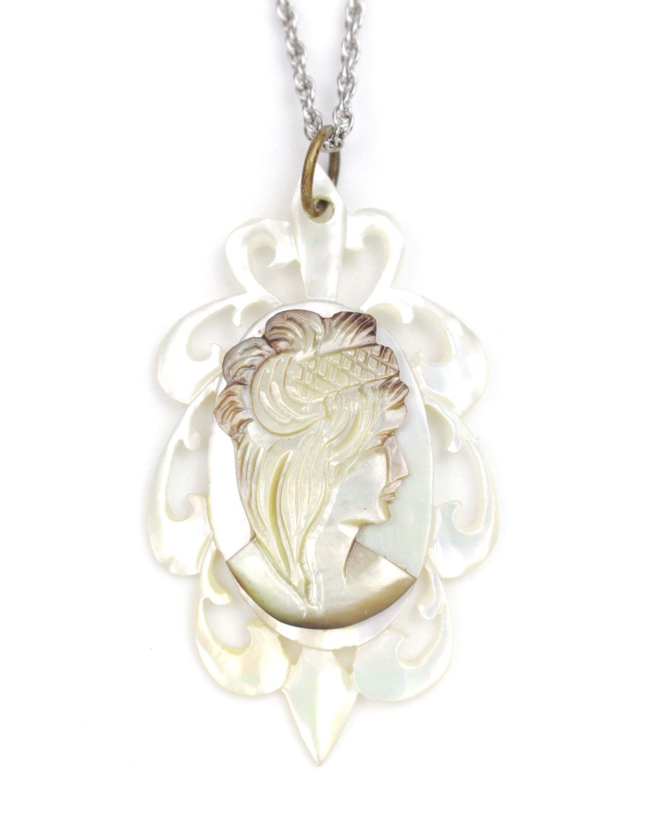 Vintage 1990S IRIDESCENT SHELL CAMEO NECKLACE WITH PIERCED FLORAL Size ONE SIZE - 1 Thumbnail