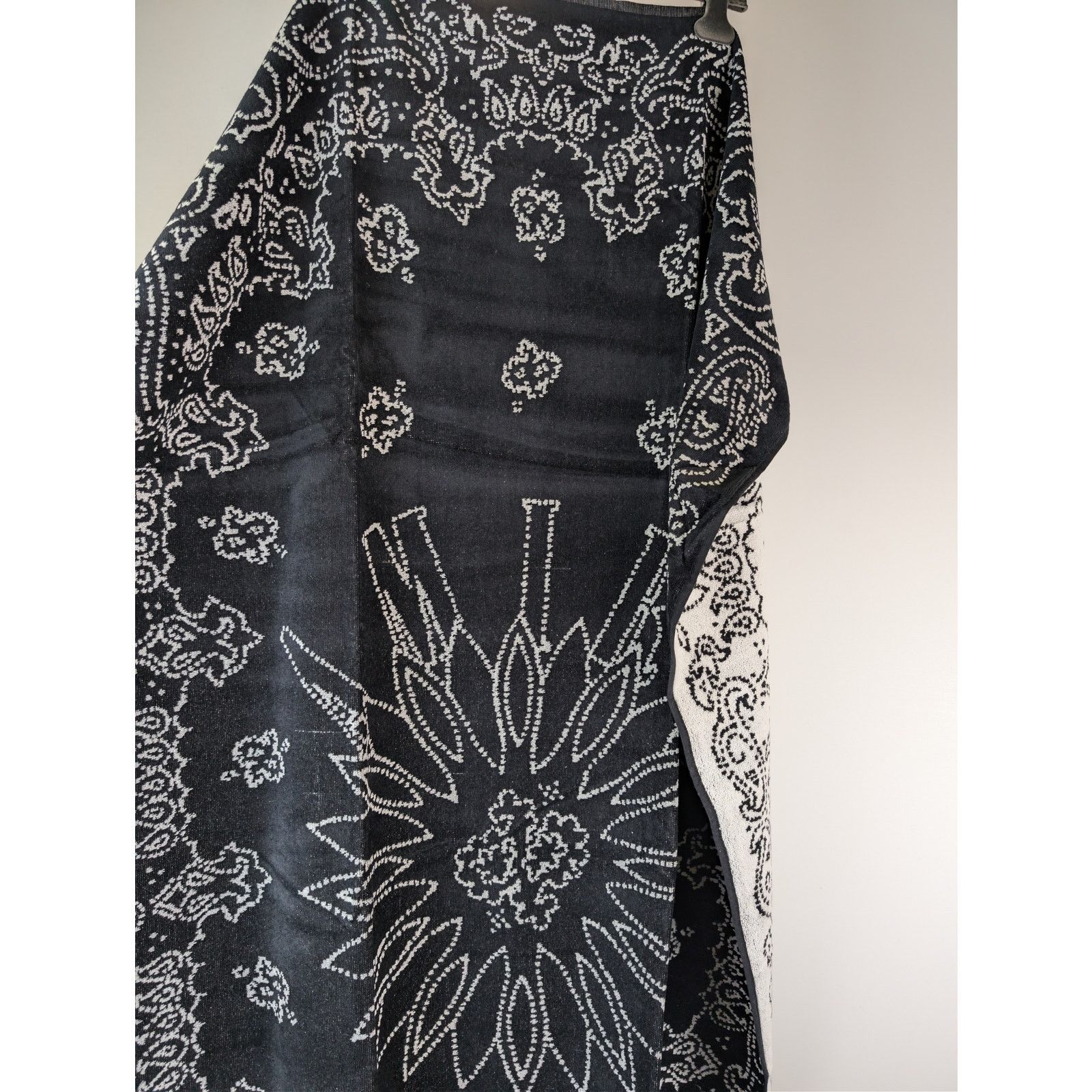 Amiri o1rshd1 Size: OS / Q:3 / bandana cotton towel in Black/White Size ONE SIZE - 11 Thumbnail