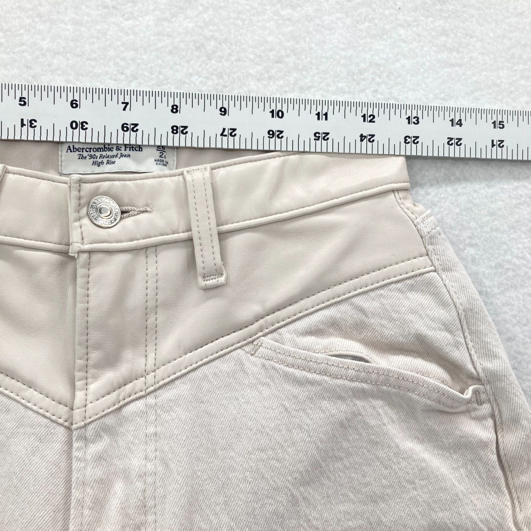 Abercrombie & Fitch Abercrombie & Fitch Curve Love Jeans Women's 26/2 Short 90s Straight Relaxed Beige Cotton Spandex Denim Jeans Women 90s Theme Mens Womens Size 26" / US 2 / IT 38 - 7 Thumbnail