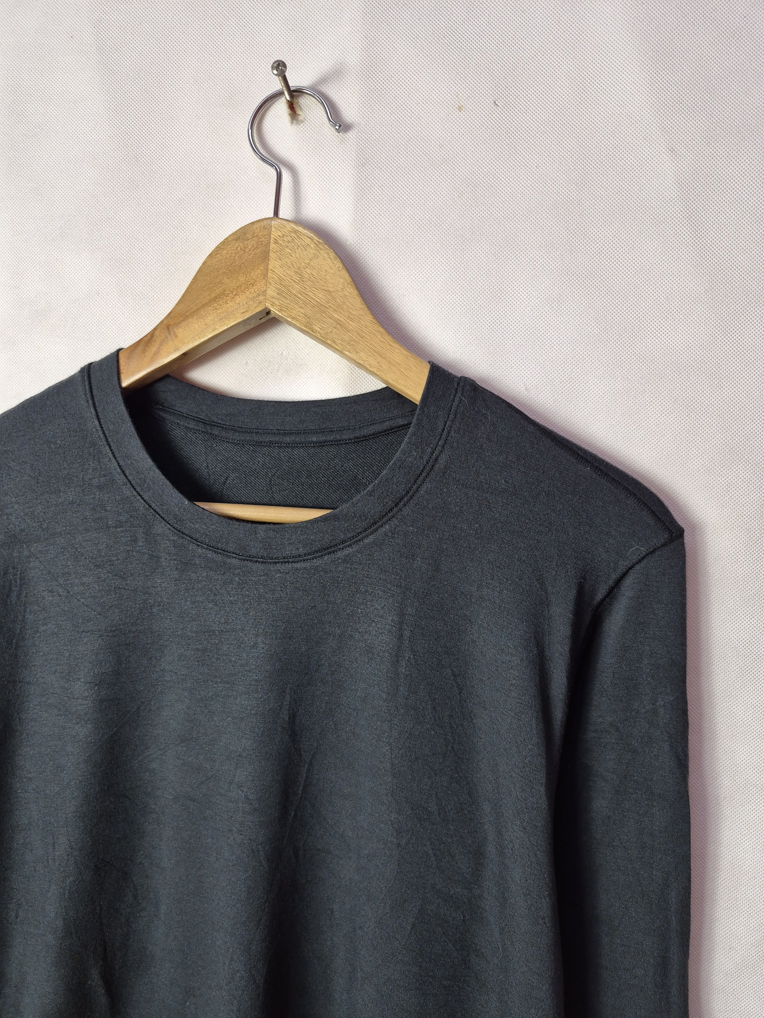 Japanese Brand × Uniqlo 🔥Uniqlo Heat Tech Plain Black Longsleeves Size US M / EU 48-50 / 2 - 2 Thumbnail