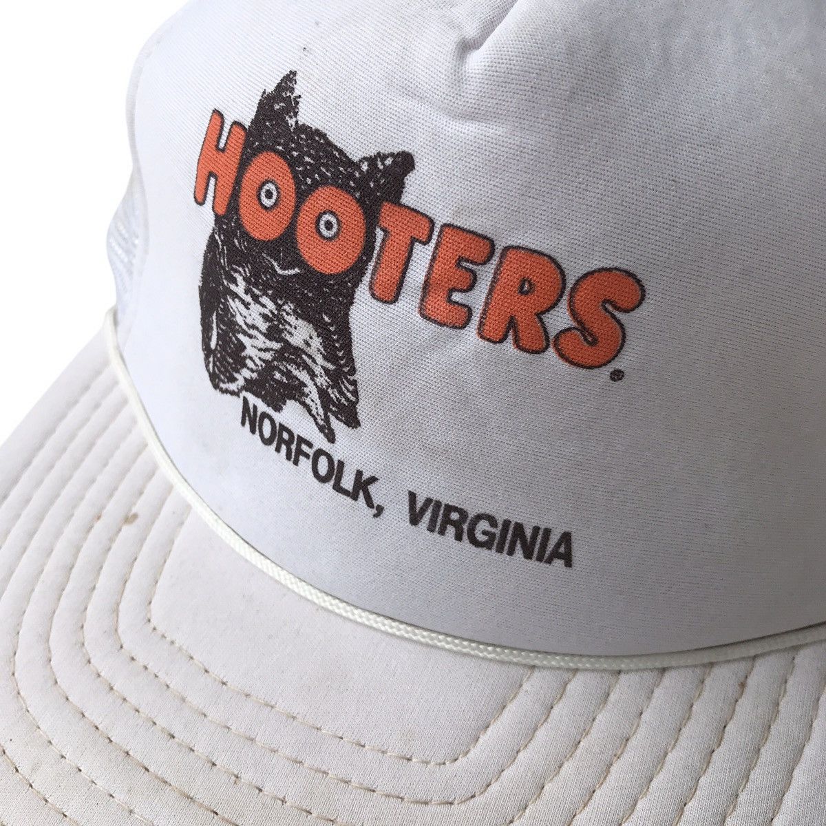 Vintage Hooters Bar & Grill USA Virginia Vintage Promo Trucker Cap Size ONE SIZE - 2 Thumbnail