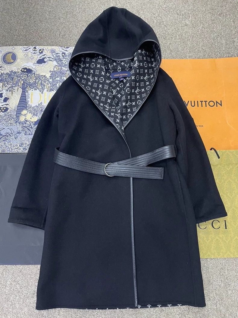 Louis Vuitton Louis Vuitton Black hooded coat with full of old flowers c Size XS / US 0-2 / IT 36-38 - 1 Thumbnail
