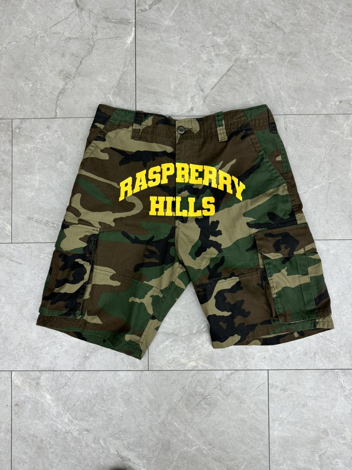Gv Gallery Raspberry Hills Camo Shorts