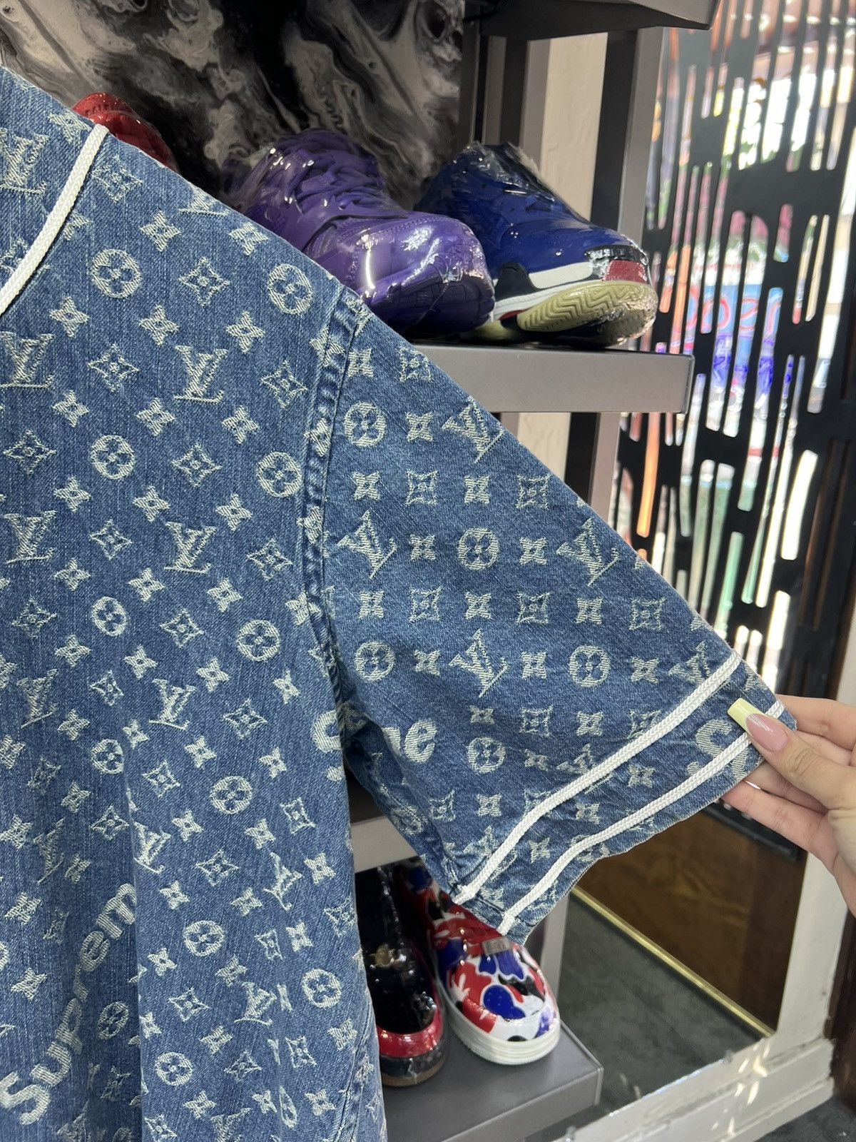 Louis Vuitton Louis Vuitton x Supreme Jacquard Denim Baseball Jersey Size US XL / EU 56 / 4 - 2 Thumbnail