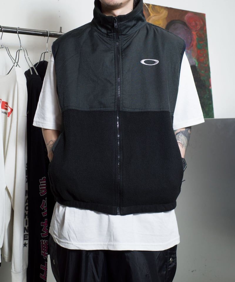 image of Vintage Oakley Genuine Software Fleece Vest Made In Usa in Black, Men's (Size XL)