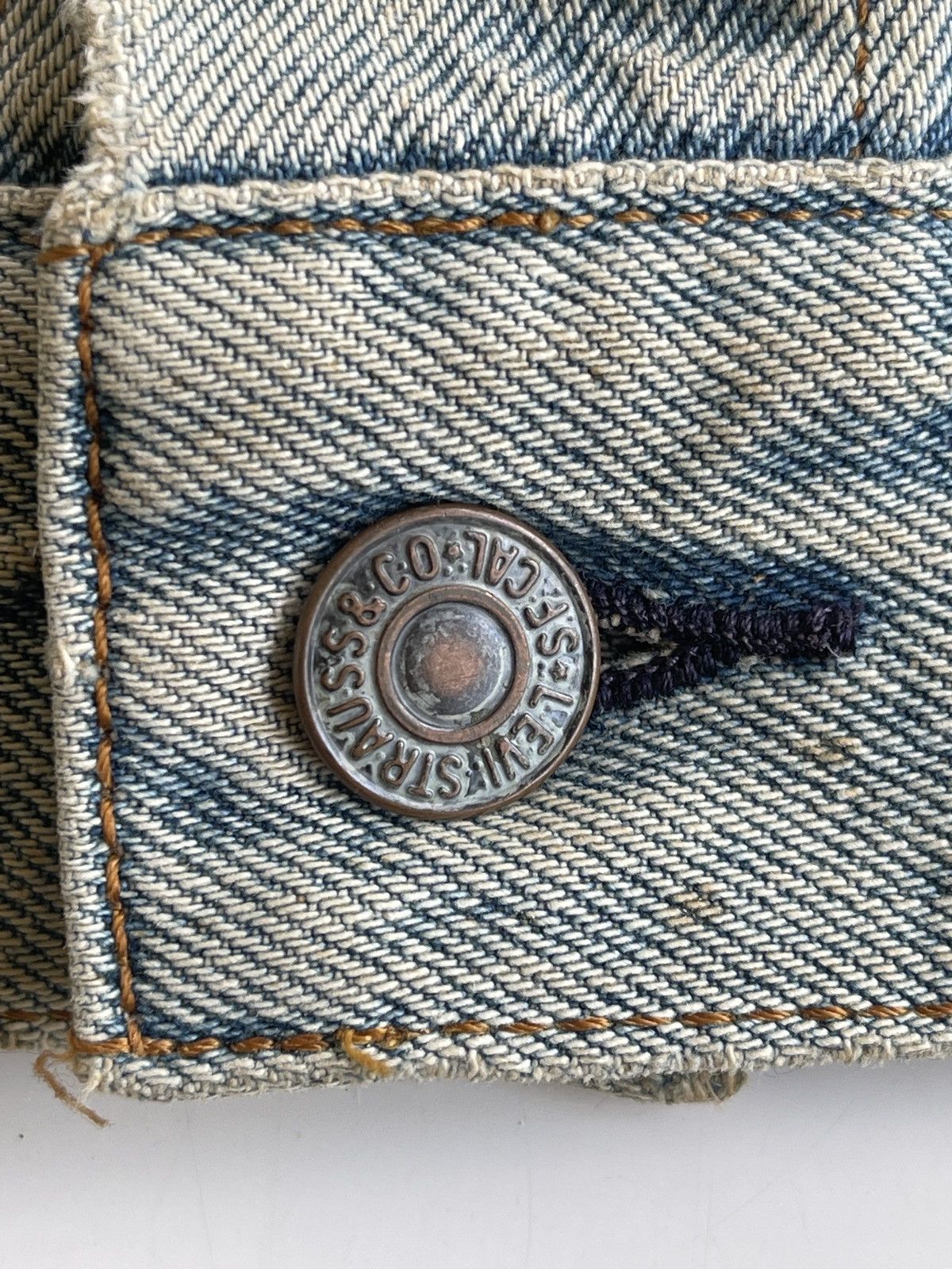 Levi's Vintage Clothing Vintage Levis Distressed Dirty Trucker Denim Jacket Size US M / EU 48-50 / 2 - 18 Thumbnail