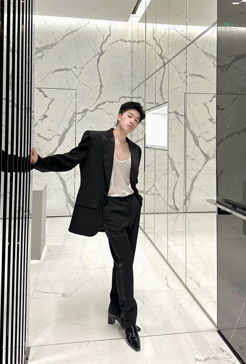 Yves Saint Laurent Saint Laurent 23 Show Style Wide Smoking Suit Coat 2502-Ne Size US S / EU 44-46 / 1 - 4 Thumbnail