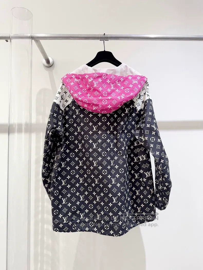 Louis Vuitton Louis Vuitton 22 Autumn and Winter Full Logo Jacket Size XS / US 0-2 / IT 36-38 - 2 Thumbnail