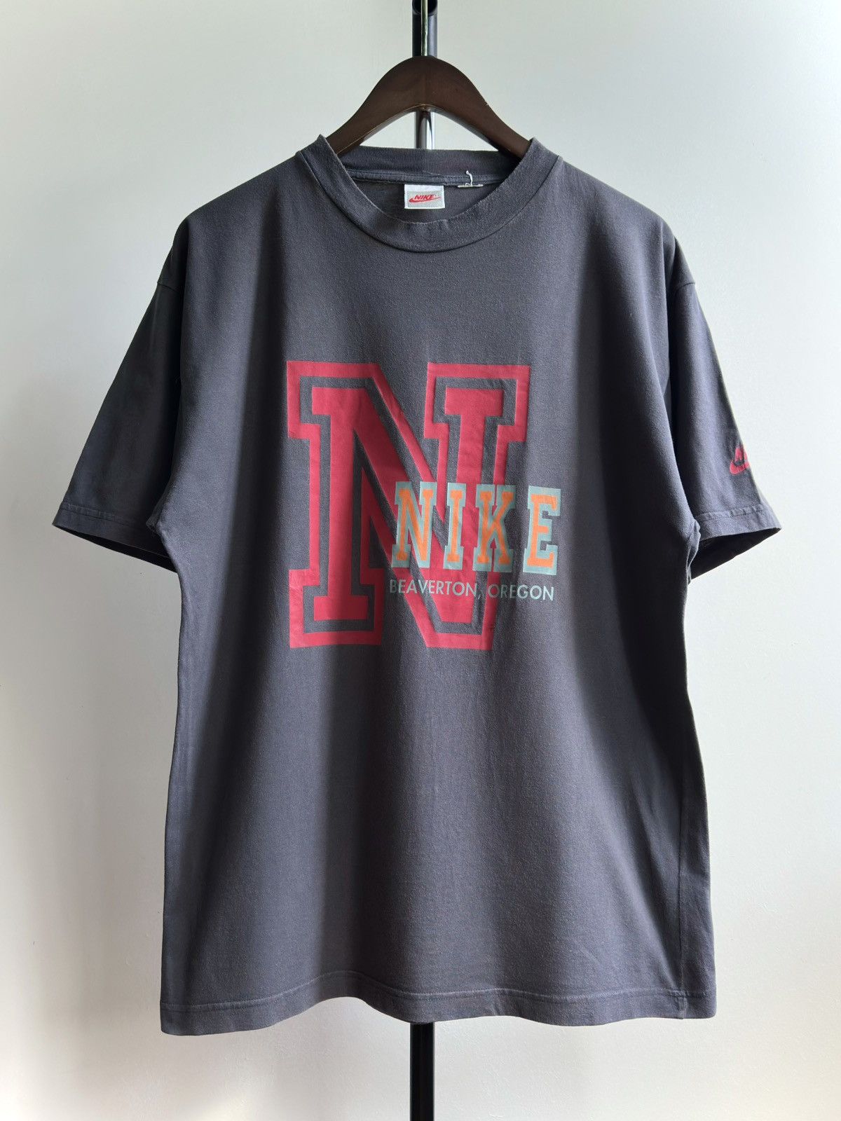 Nike × Vintage VINTAGE Y2K NIKE OREGON BIG LOGO TEE Size US XL / EU 56 / 4 - 1 Thumbnail
