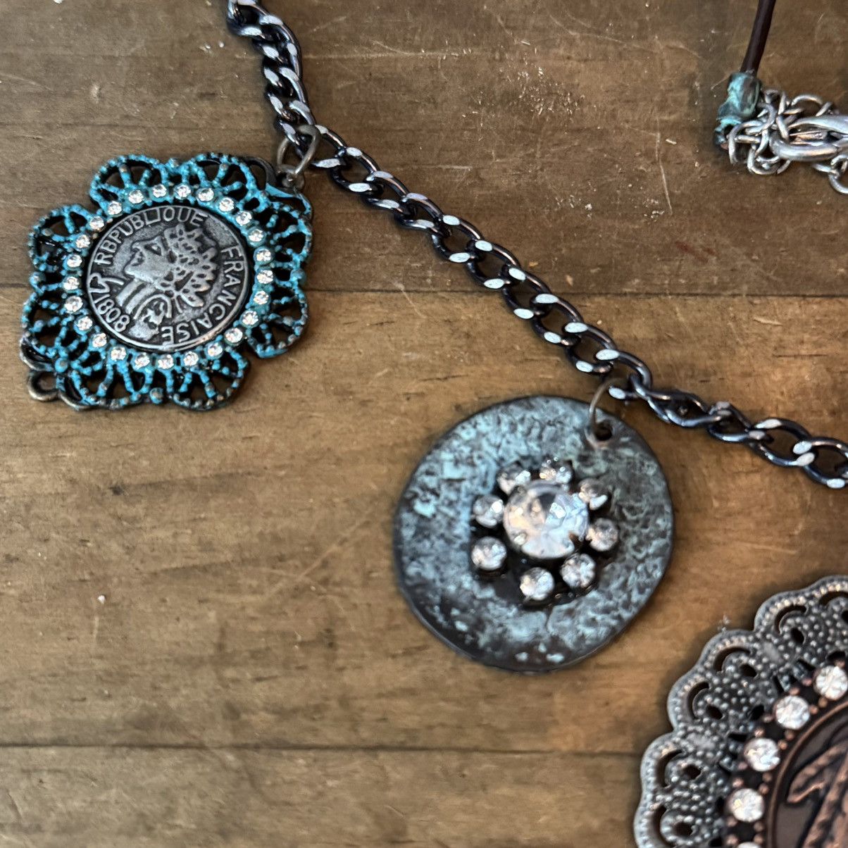 Other Long mixed metal coin medallion charm necklace Size ONE SIZE - 4 Thumbnail