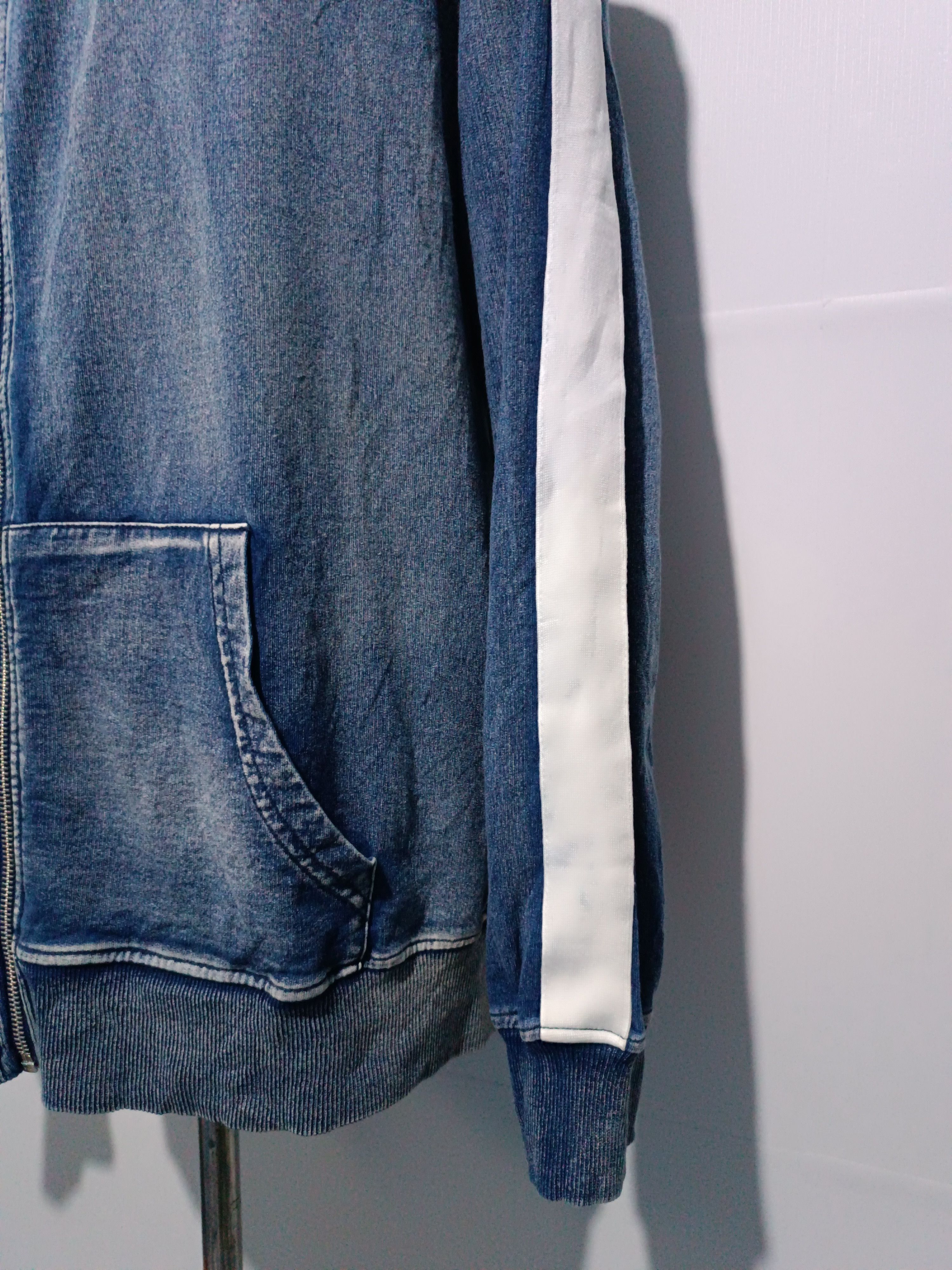Japanese Brand Sweater Hoodie Jacket Resembles a Denim Fabric Design. Size US L / EU 52-54 / 3 - 3 Thumbnail