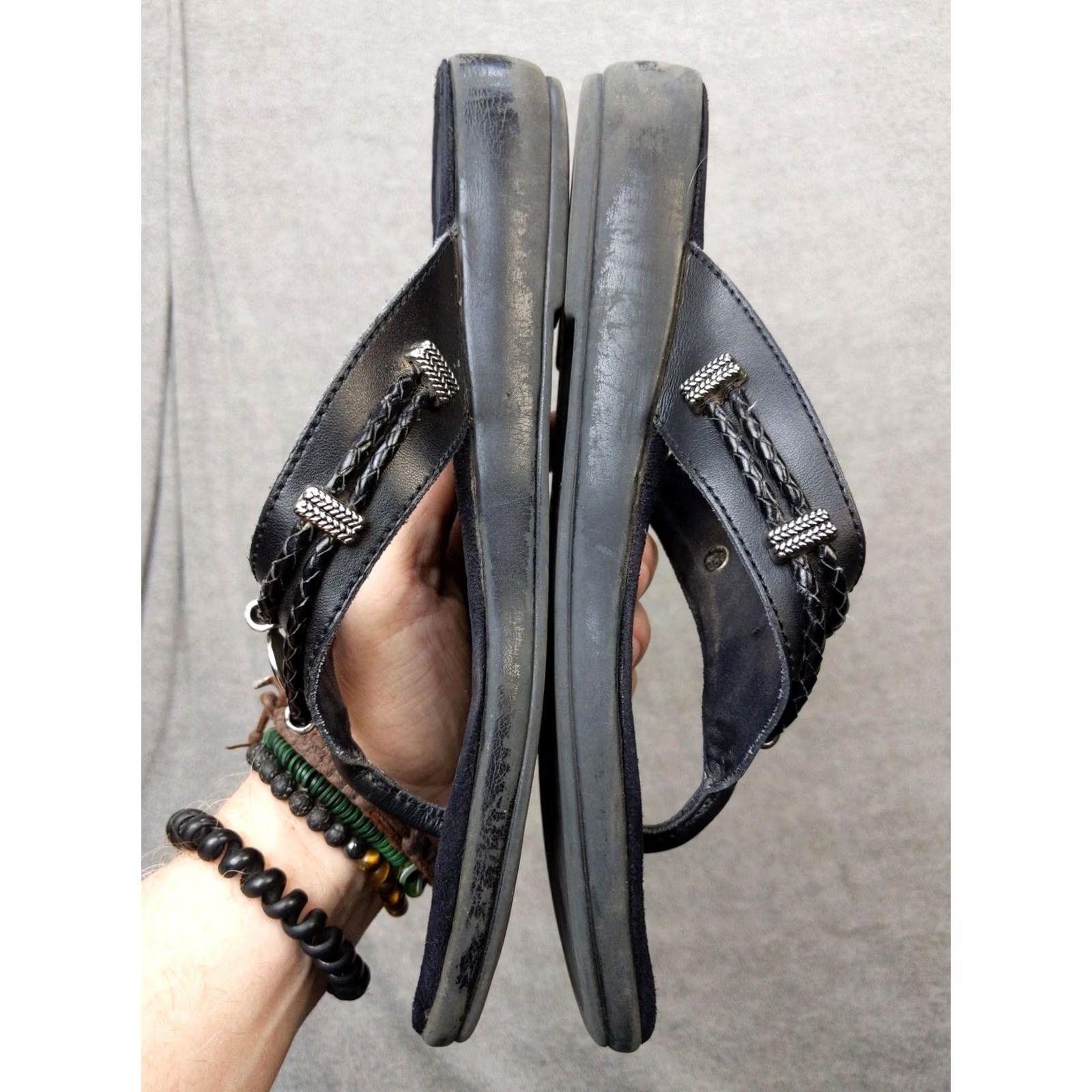 Minnetonka Minnetonka Sandals Womens Size 7 Black Leather Thong Silver Concho Boho 7630001 Size US 7 / IT 37 - 4 Thumbnail