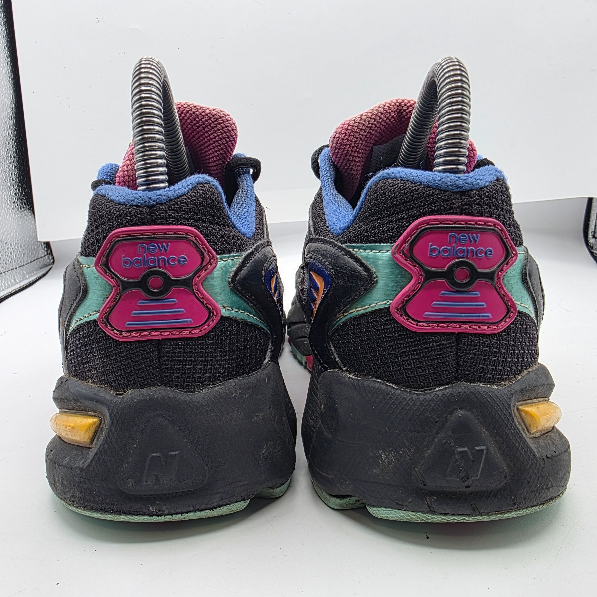 New Balance New Balance 725v1 Neon Nights Pack Womens Size 7 Black Pink Size US 7 / IT 37 - 5 Thumbnail