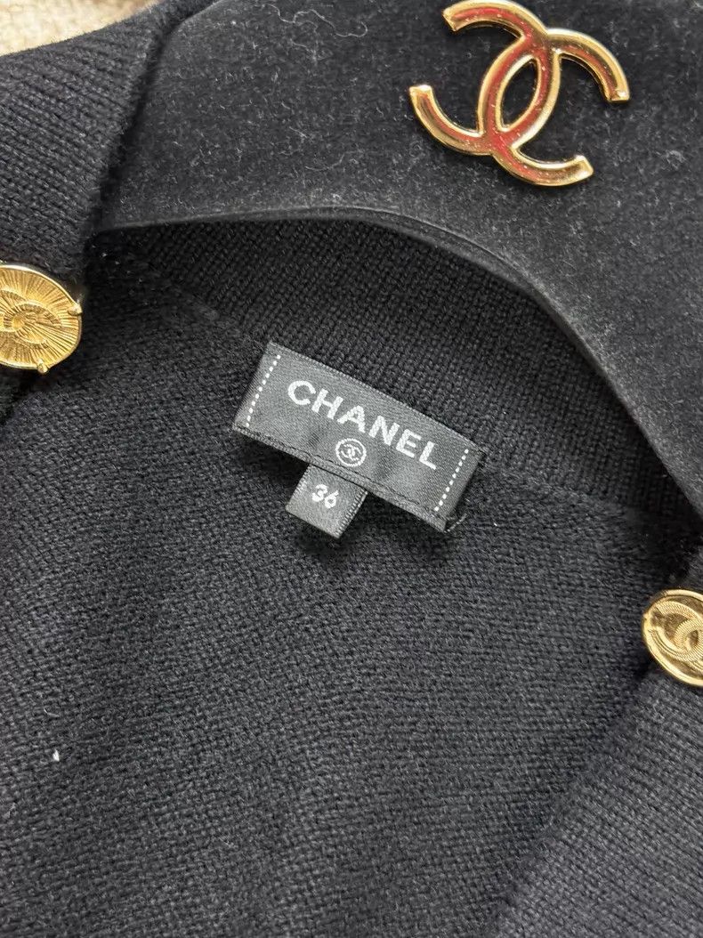 Chanel Chanel Gold coin buckle double-breasted cashmere cardigan Size XXS / US 00 / IT 34 - 5 Thumbnail