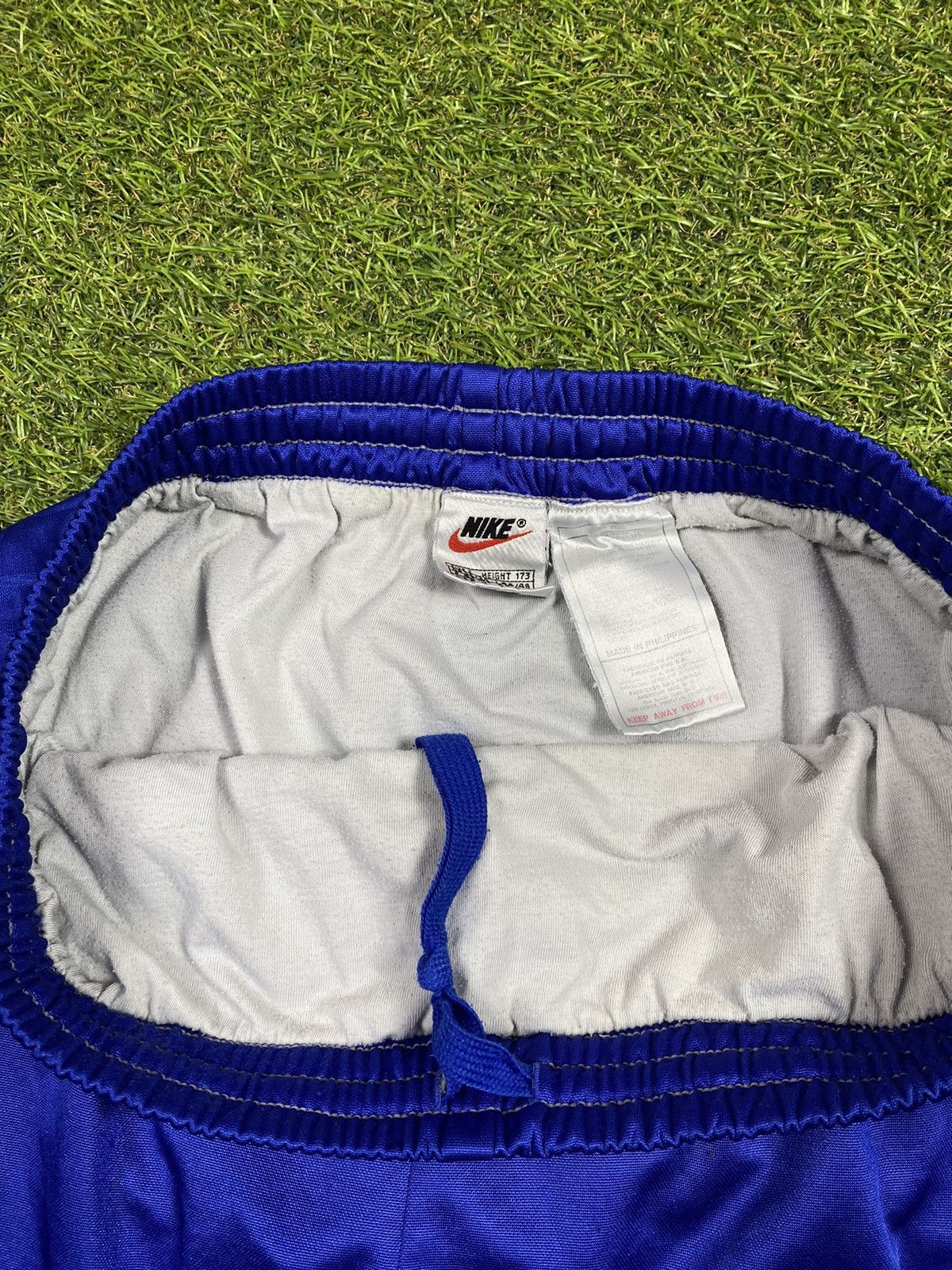 Nike Vintage 90s Nike shorts big swoosh streetwear size S Size US 30 / EU 46 - 6 Thumbnail