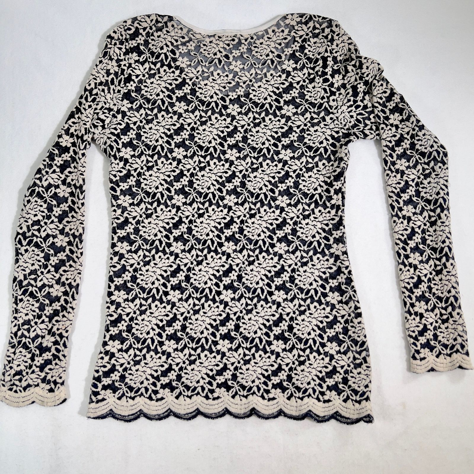 Other Urvana Blouse White Floral Black Lace Scalloped Hem Cuffs Size ONE SIZE - 3 Thumbnail