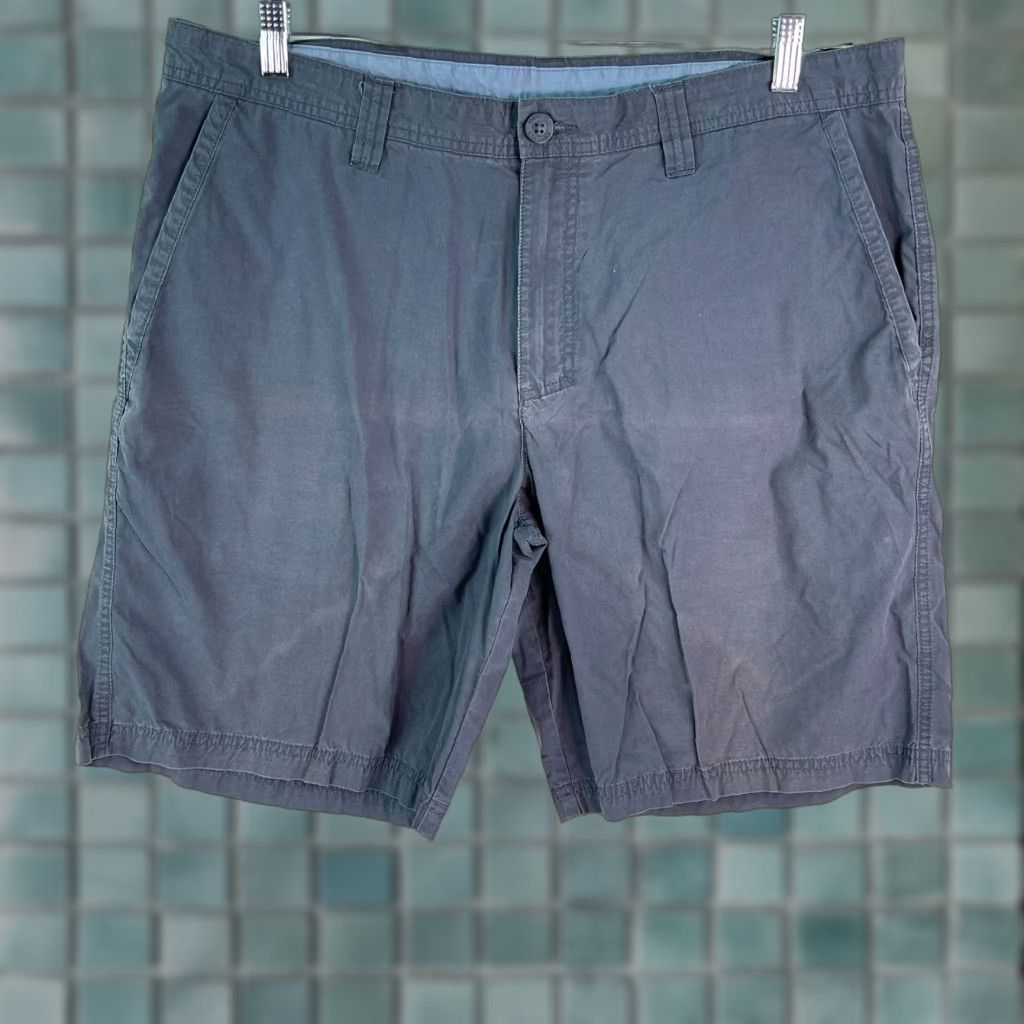 Vintage Columbia Mens Flat Front Regular Fit Gray Chino Shorts Size 38 Inseam 10 in SlasP Pockets Shorts Mens Regular 38 Gray Size US 38 / EU 54 - 1 Thumbnail