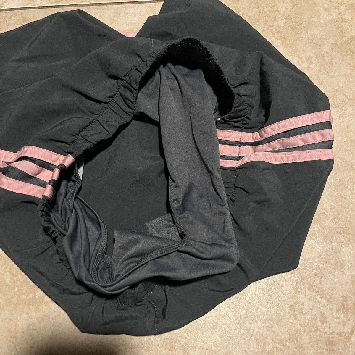 Adidas Adidas Aktiv Against Cancer Running Shorts Size 25" / US 0 / IT 36 - 5 Thumbnail