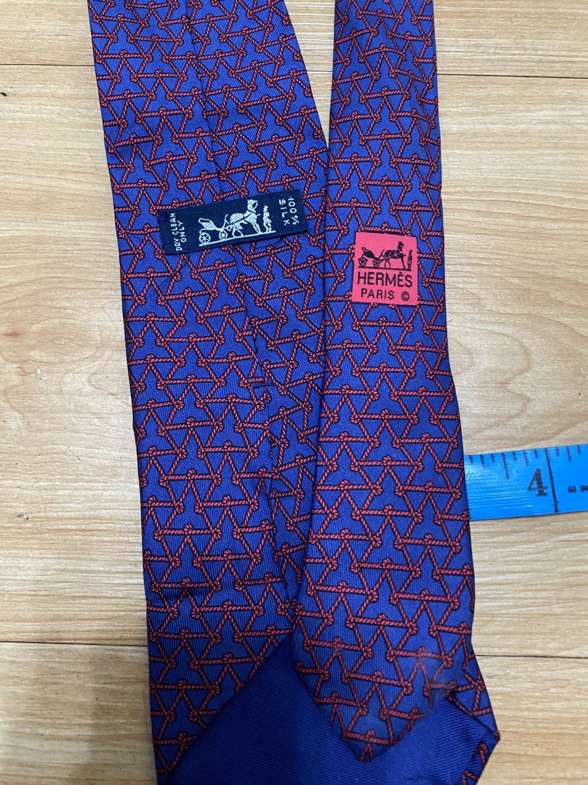 Hermes 🔥Stunning🔥 vintage hermes tie 100% silk nice design Size ONE SIZE - 3 Thumbnail
