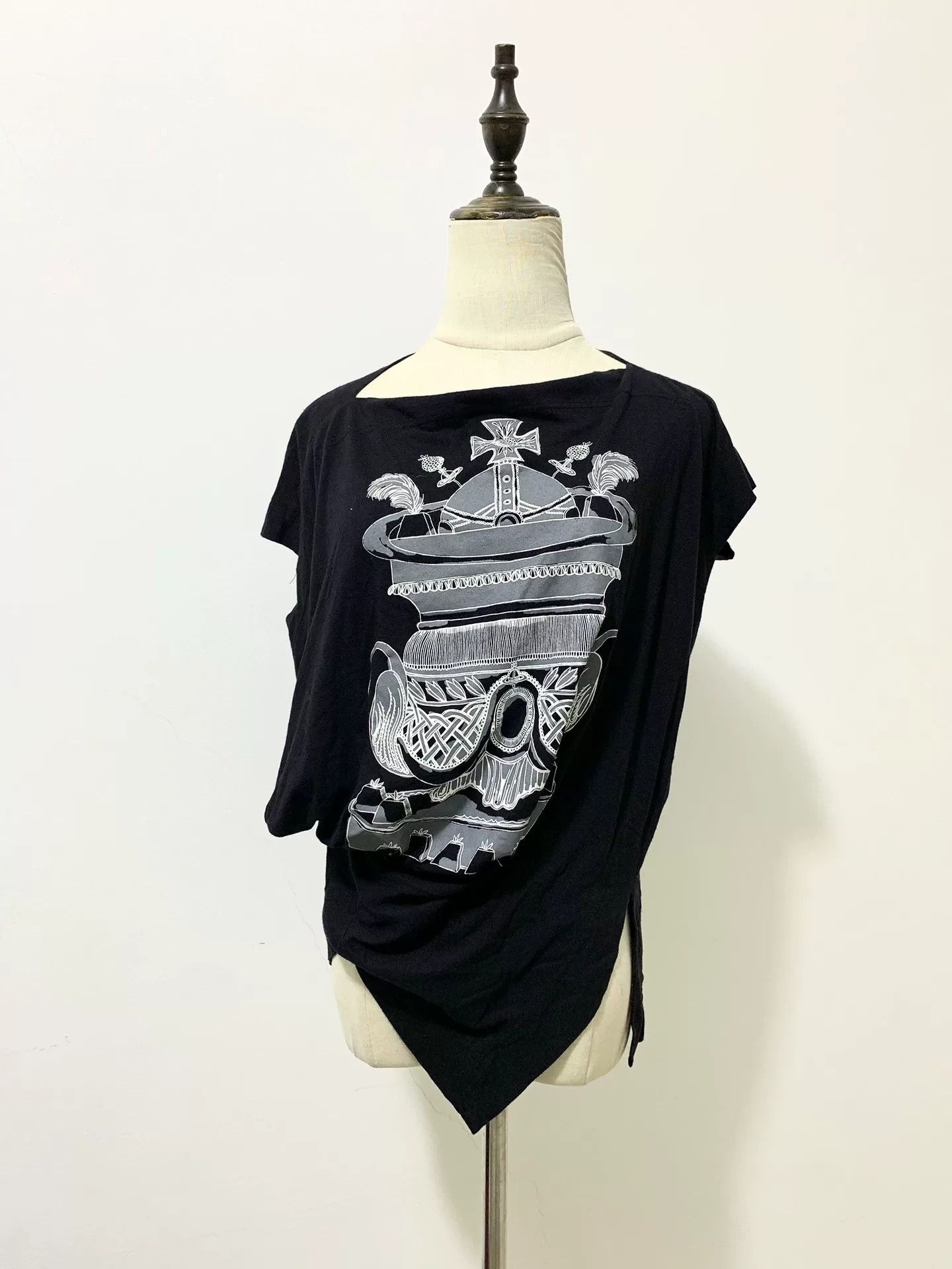 Vivienne Westwood Vivienne Westwood Vintage Embossed T-shirt Size M / US 6-8 / IT 42-44 - 1 Thumbnail