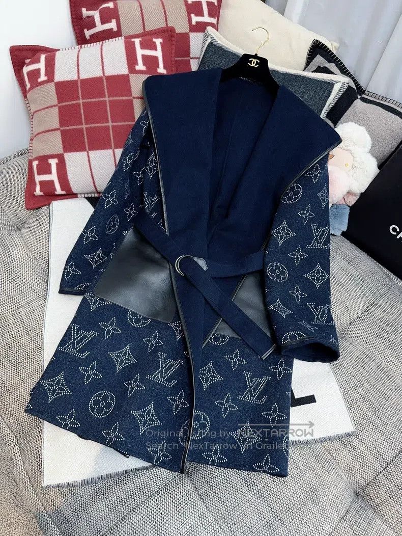 Louis Vuitton Louis Vuitton Blue presbyopic full logo presbyopic double- Size S / US 4 / IT 40 - 5 Thumbnail