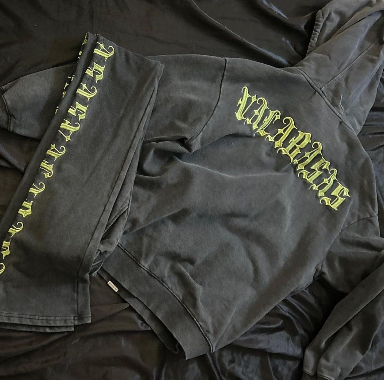 Valabasas Men’s grey & green valabasas set Size US L / EU 52-54 / 3 - 1 Preview