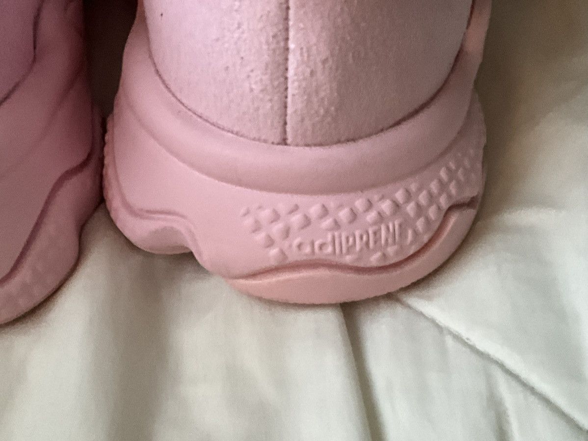 Adidas Women’s Pink Adidas Ozweego Size US 9.5 / IT 39.5 - 14 Thumbnail