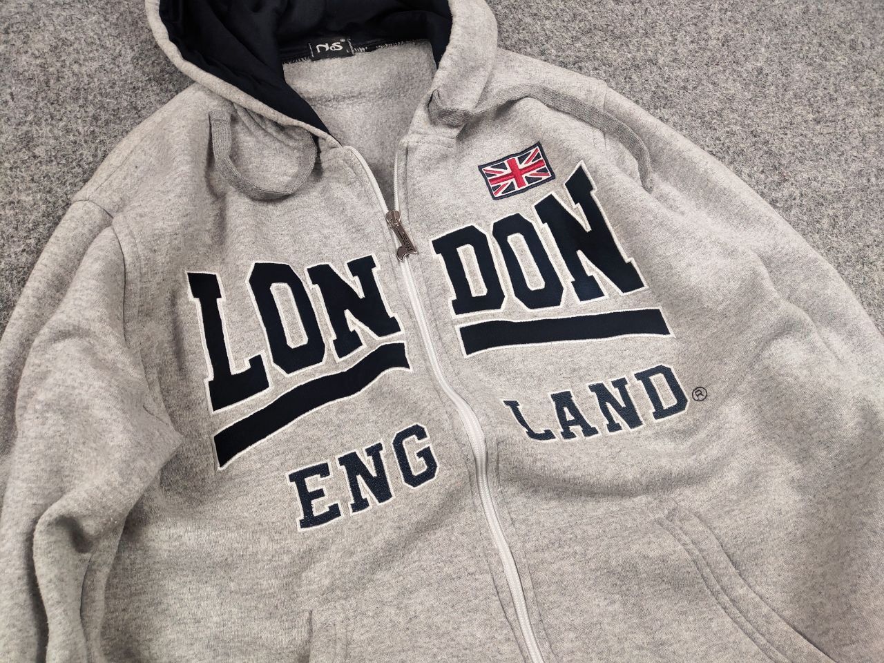 Japanese Brand Vintage London England Embroidered logo Gray Zip Hoodie Y2K Size US S / EU 44-46 / 1 - 5 Thumbnail
