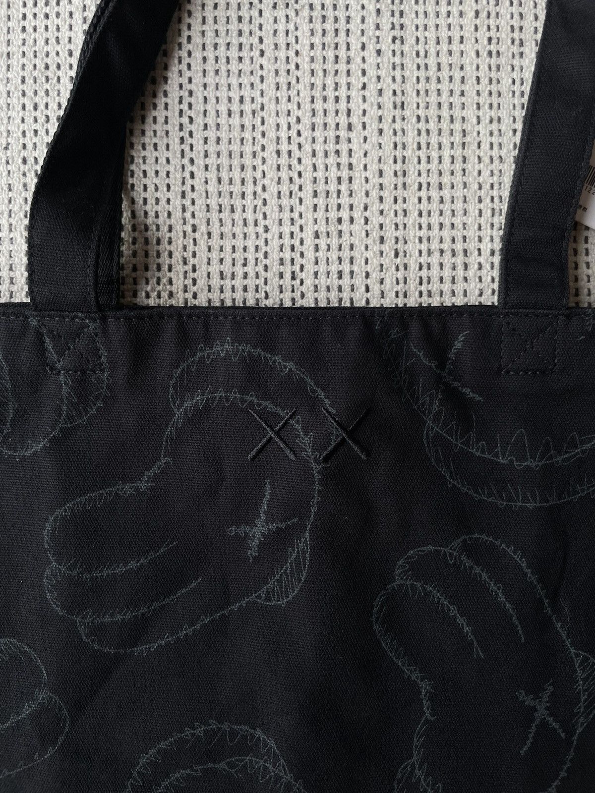 Japanese Brand × Kaws × Uniqlo Kaws x Uniqlo Hand Tote Bag Blackout Size ONE SIZE - 2 Thumbnail