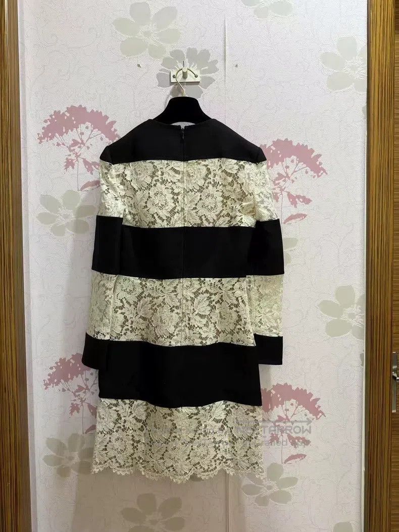 Valentino Valentino Black and white patchwork lace dress Size S / US 4 / IT 40 - 4 Thumbnail