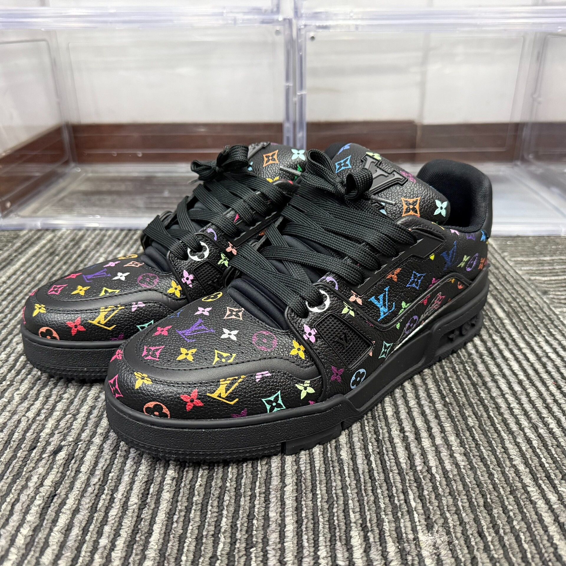 Louis Vuitton Louis Vuitton Training Black Lowtop Sneakers 7 Men Size US 7 / EU 40 - 1 Thumbnail
