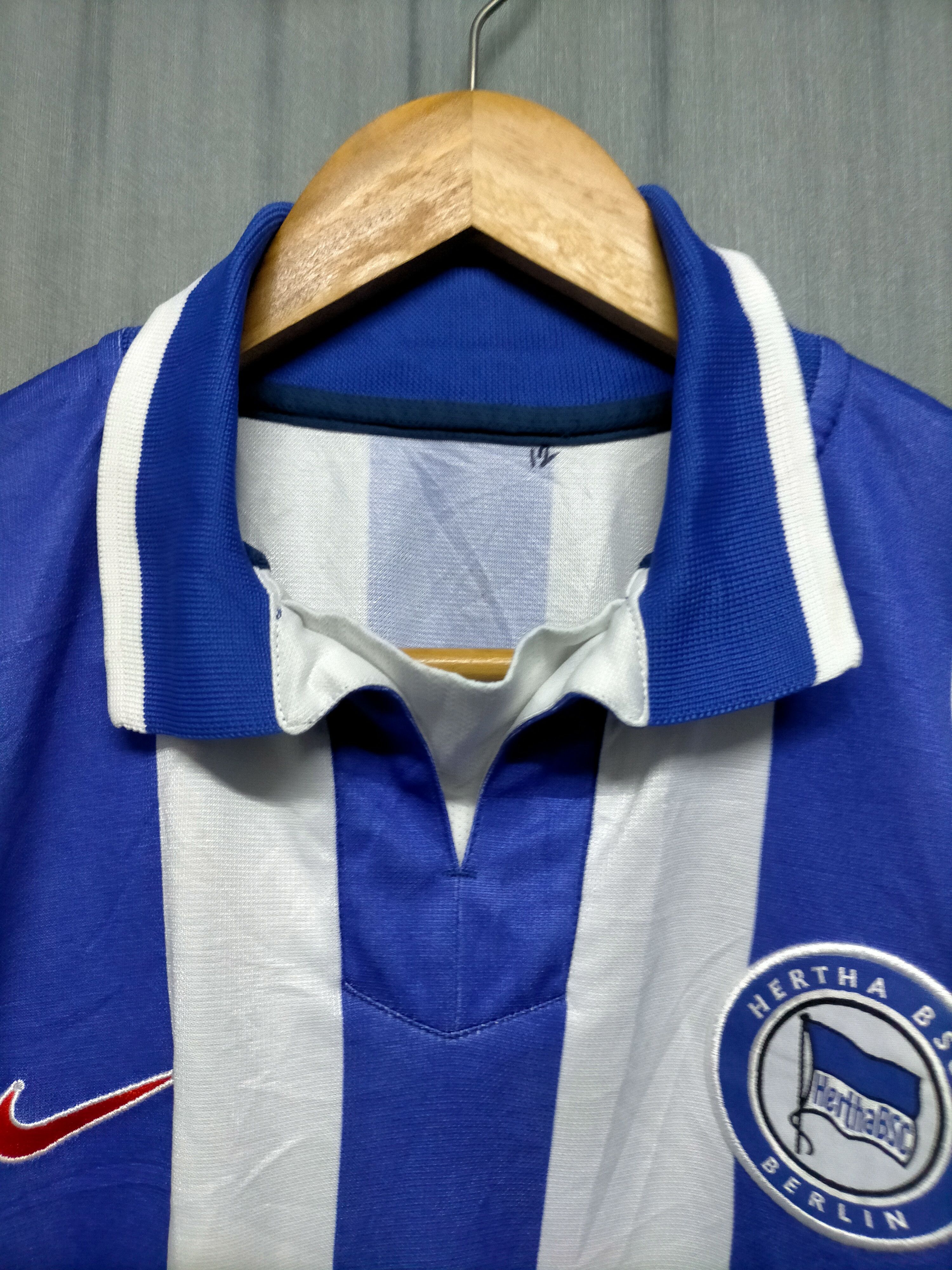 Nike Vtg 2002 Hertha Berlin Home football Shirt Size US L / EU 52-54 / 3 - 10 Thumbnail