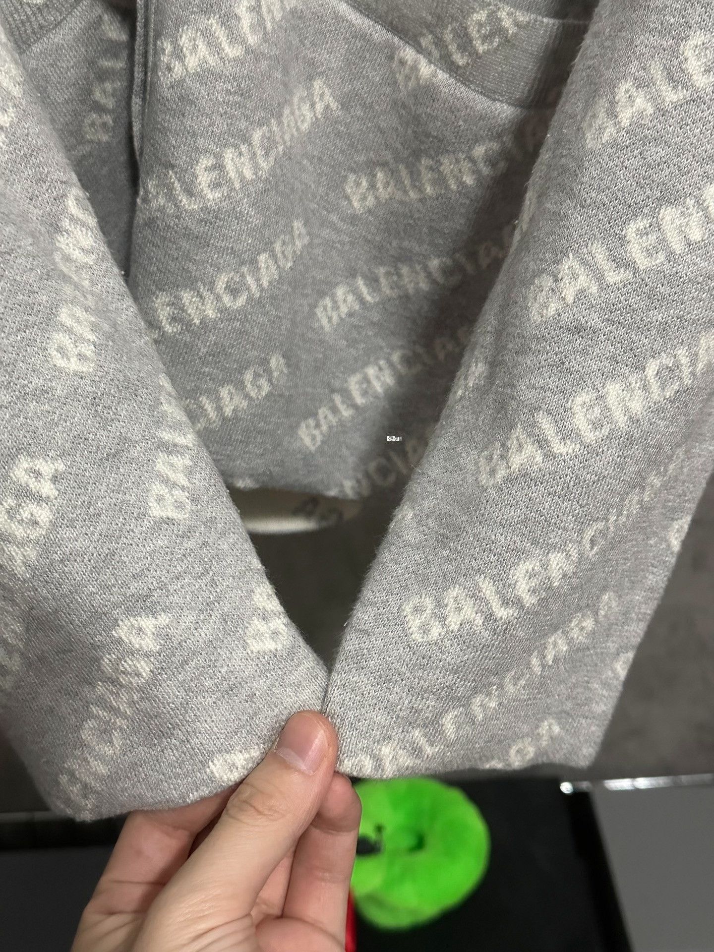 Balenciaga Balenciaga SS23 All-Over Logo Knit Sweater Size US M / EU 48-50 / 2 - 6 Thumbnail